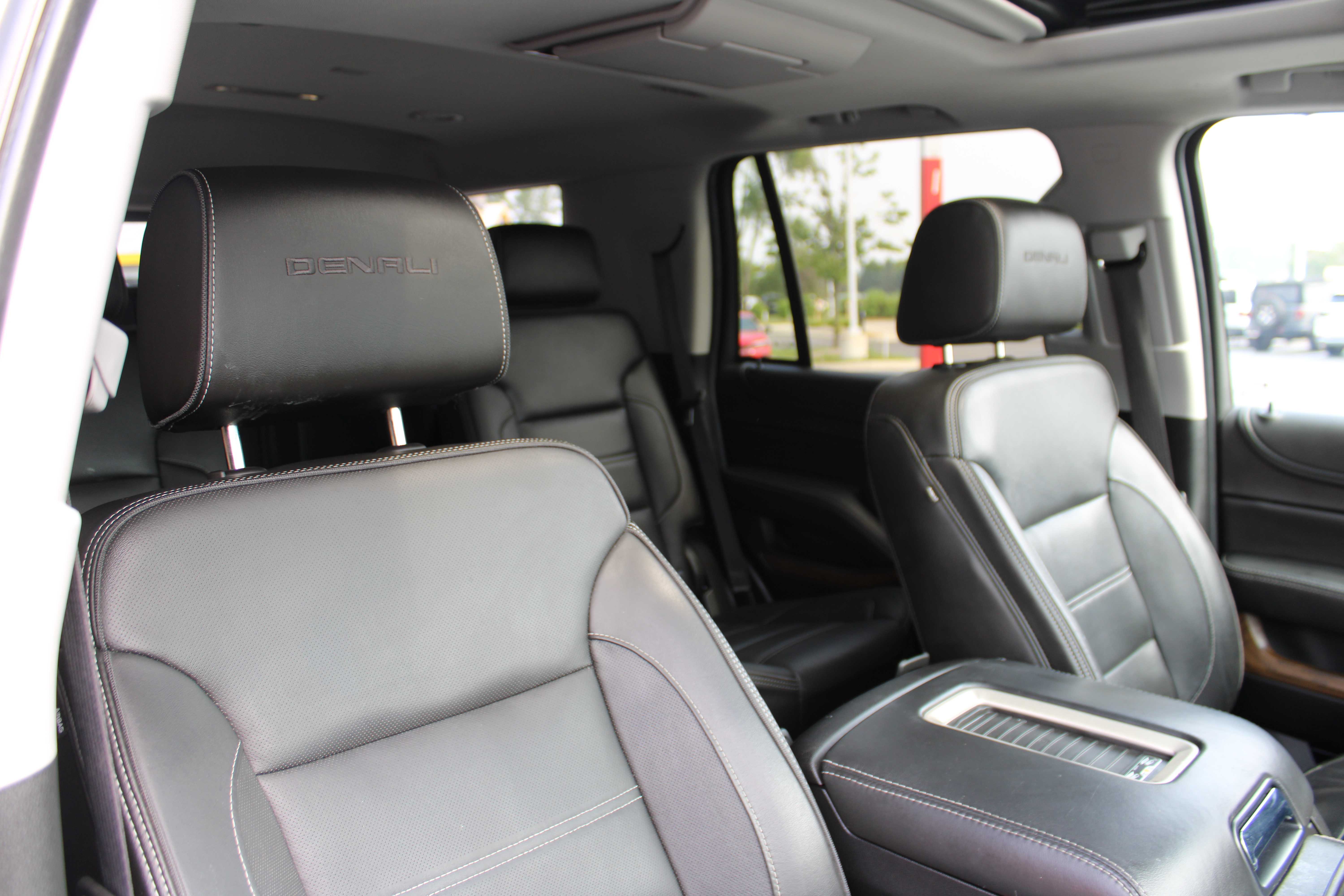WHITE, 2019 GMC YUKON Thumnail Image 29