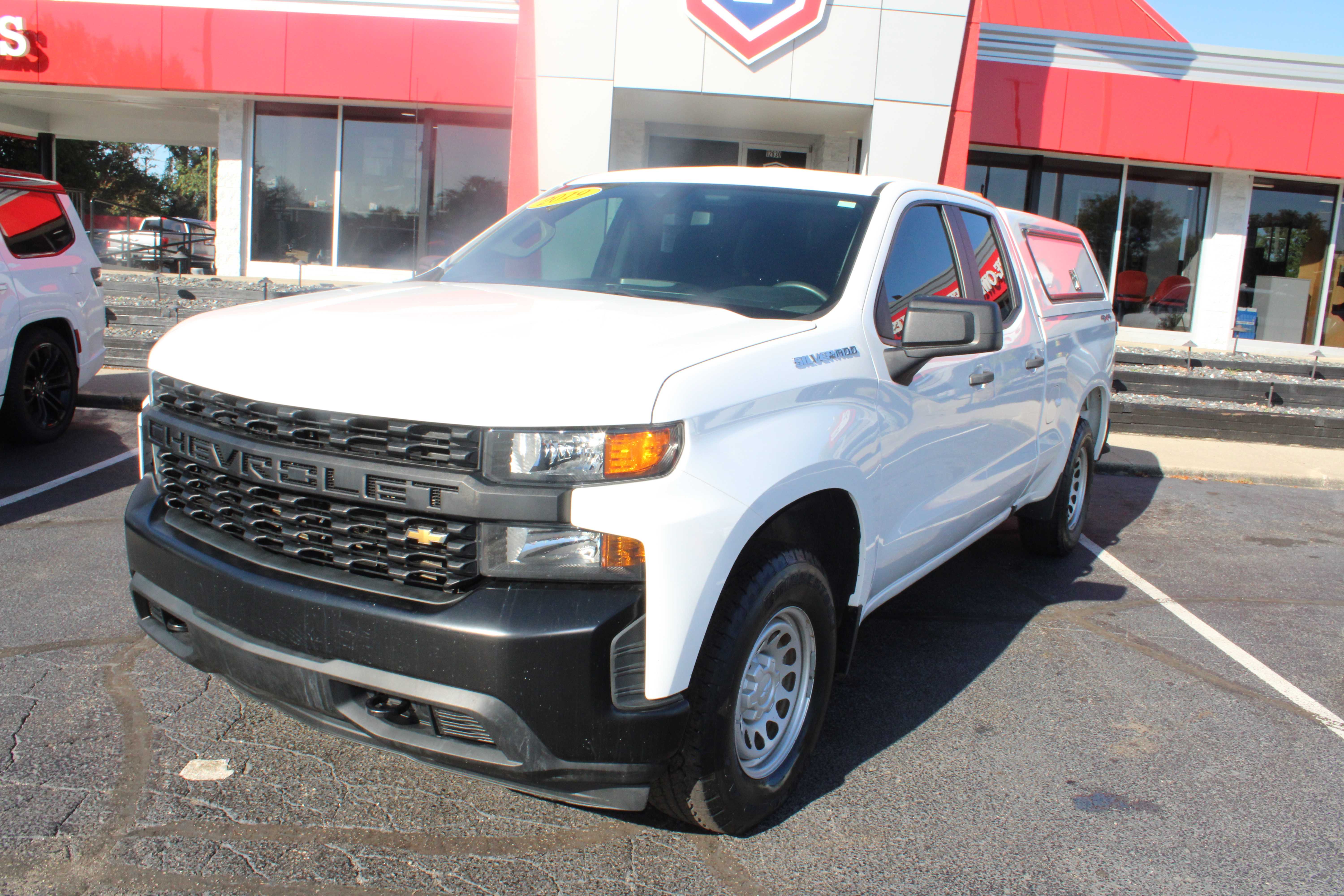 WHITE, 2019 CHEVROLET SILVERADO 1500 DOUBLE CAB Thumnail Image 2