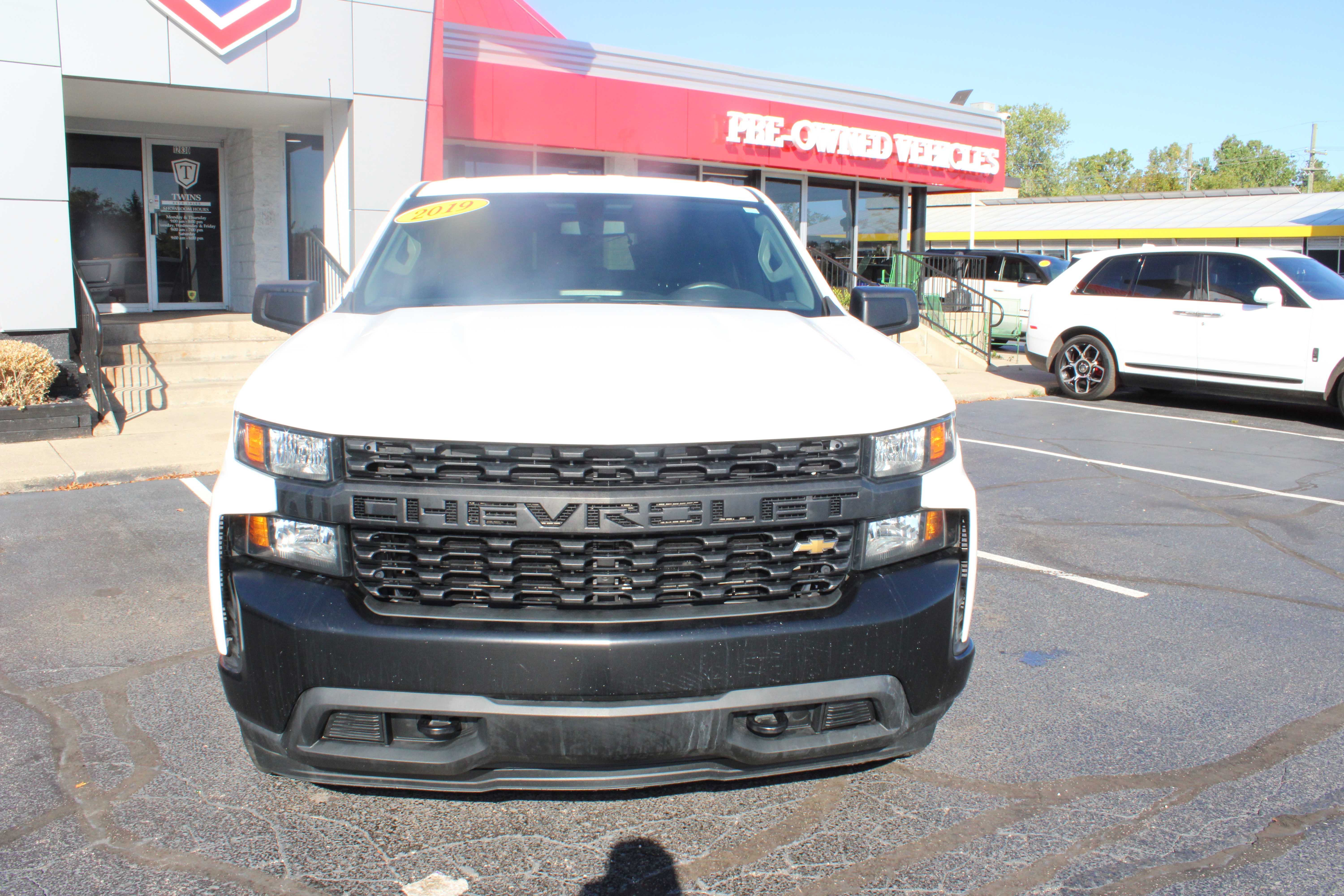 WHITE, 2019 CHEVROLET SILVERADO 1500 DOUBLE CAB Thumnail Image 3