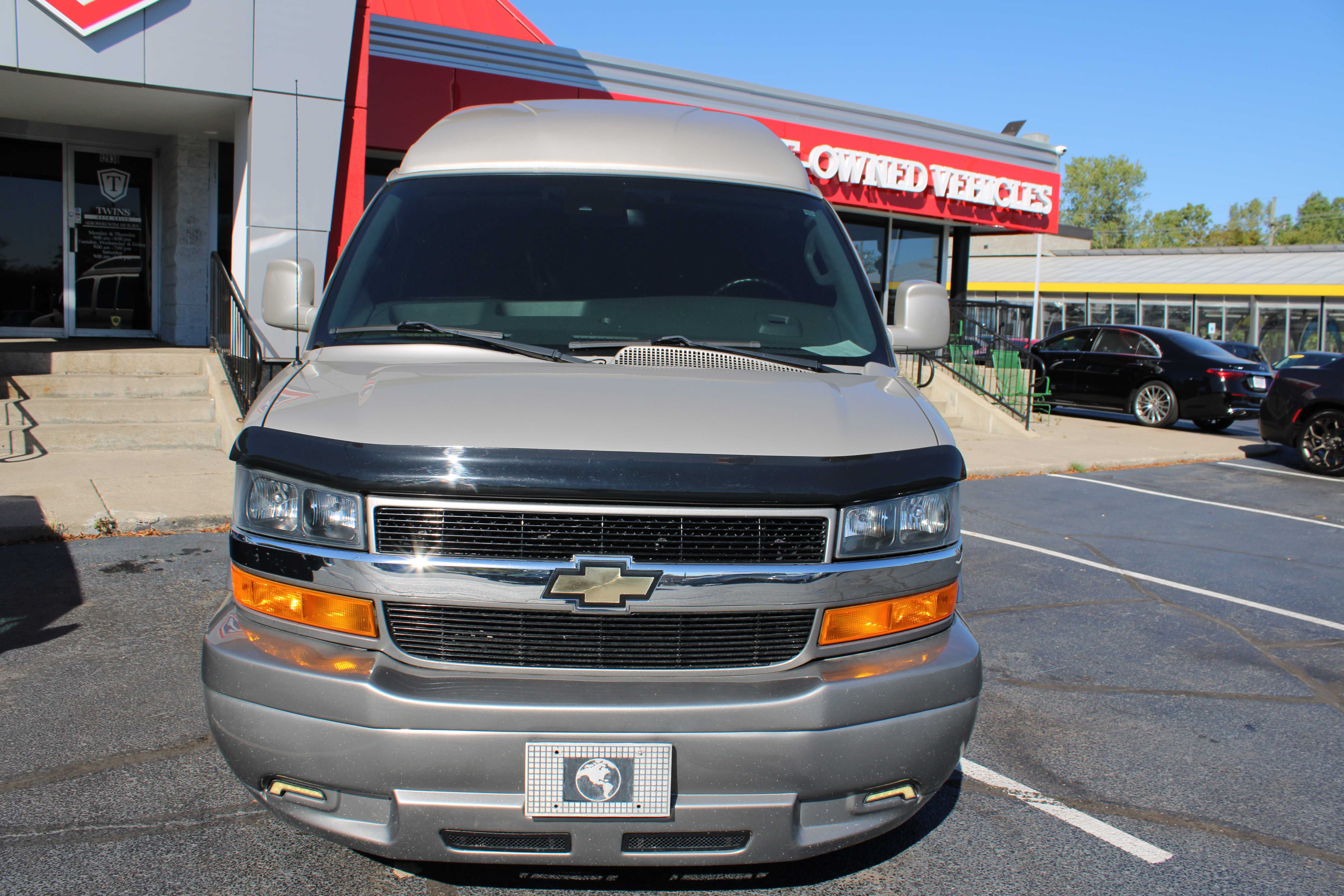 GOLD, 2021 CHEVROLET EXPRESS 2500 PASSENGER Thumnail Image 2