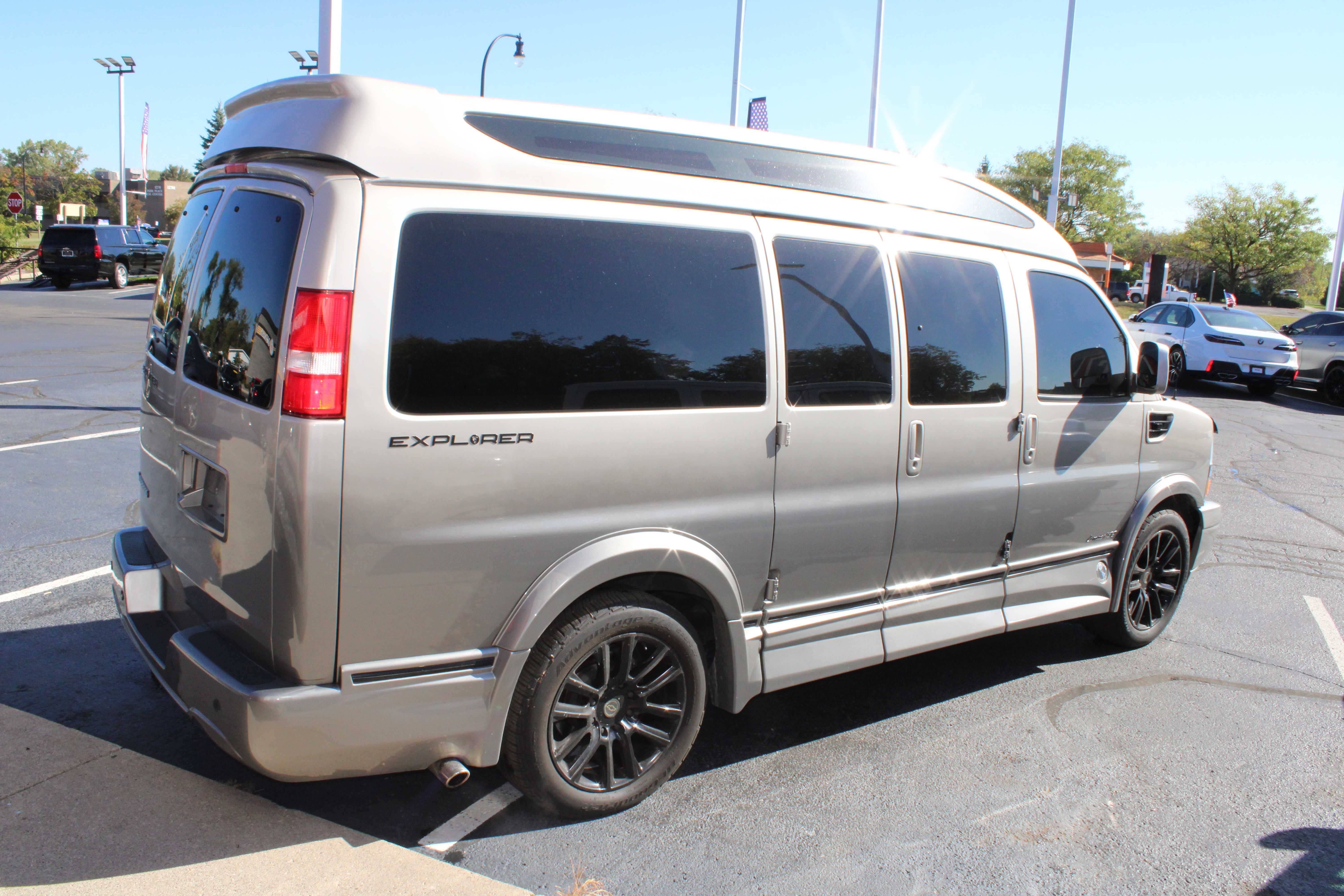 GOLD, 2021 CHEVROLET EXPRESS 2500 PASSENGER Thumnail Image 4