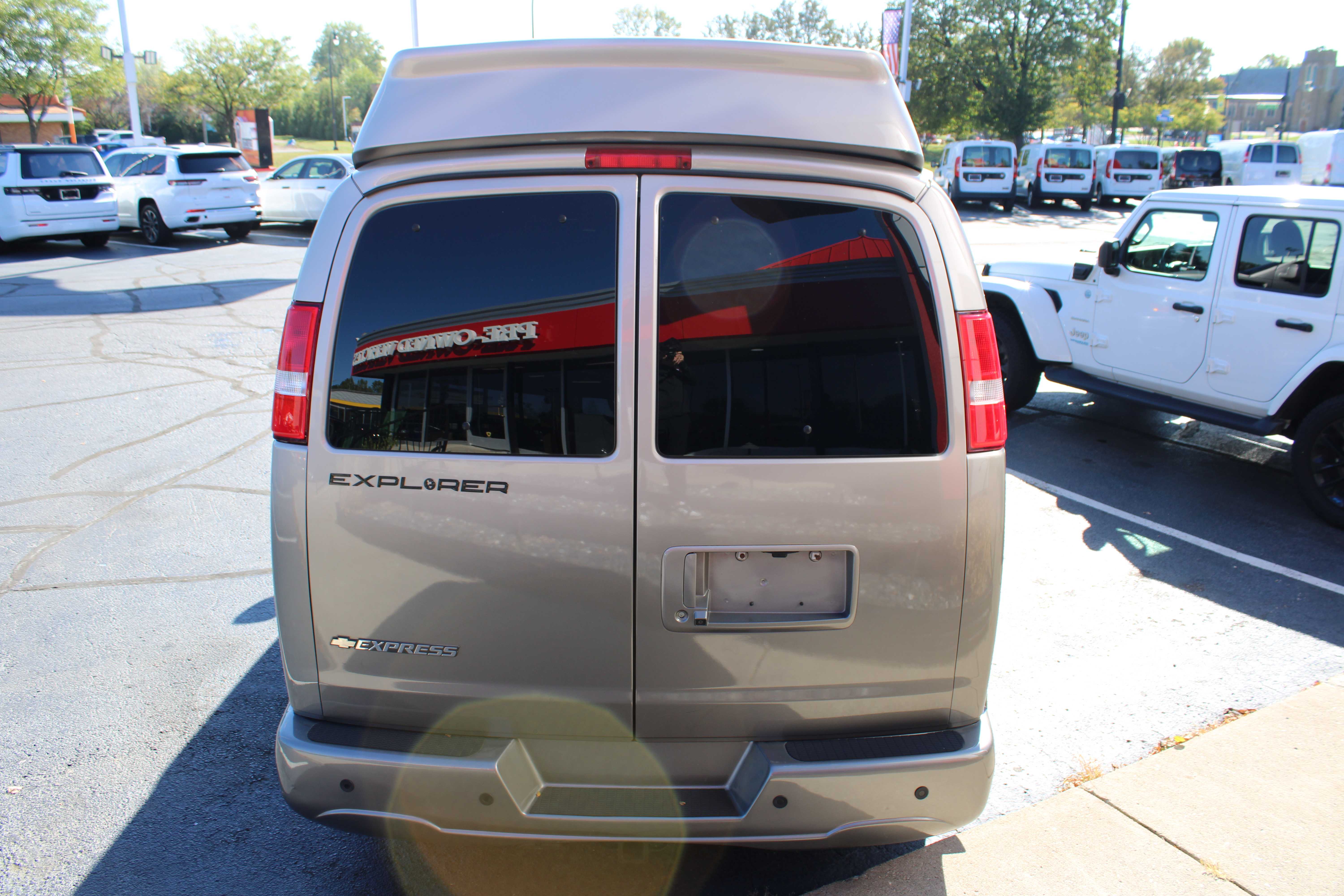GOLD, 2021 CHEVROLET EXPRESS 2500 PASSENGER Thumnail Image 5