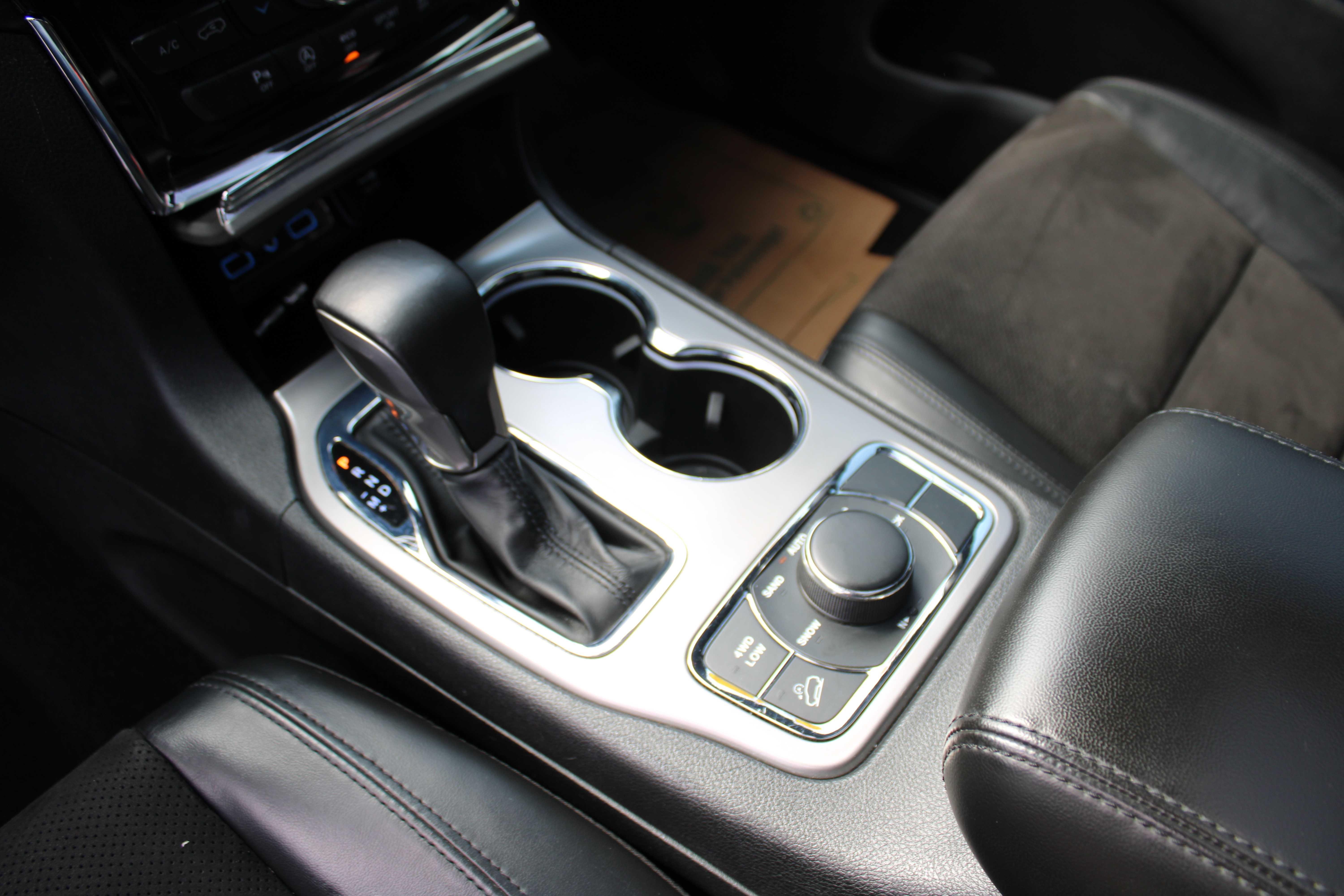 WHITE, 2021 JEEP GRAND CHEROKEE Thumnail Image 14