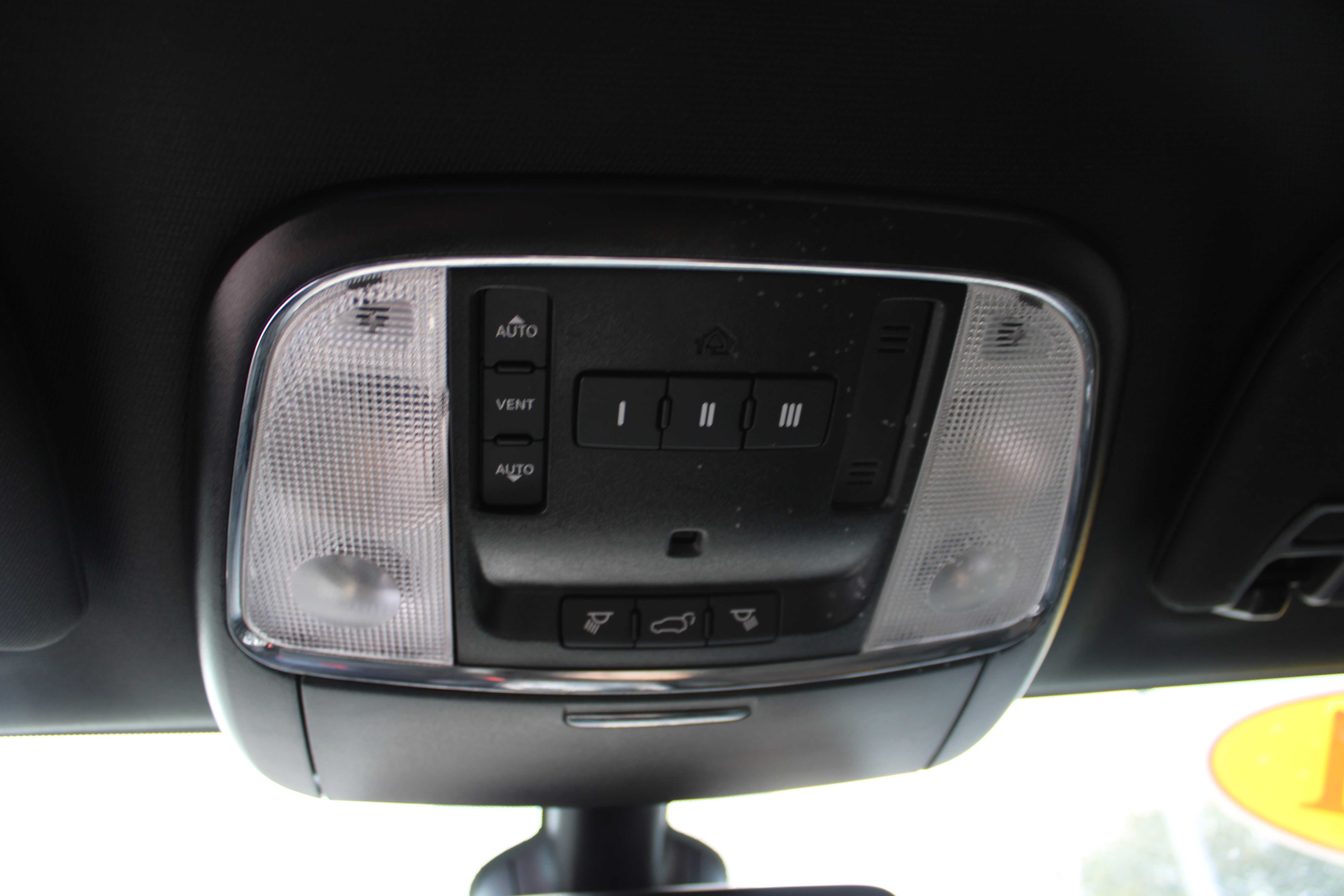 WHITE, 2021 JEEP GRAND CHEROKEE Thumnail Image 21
