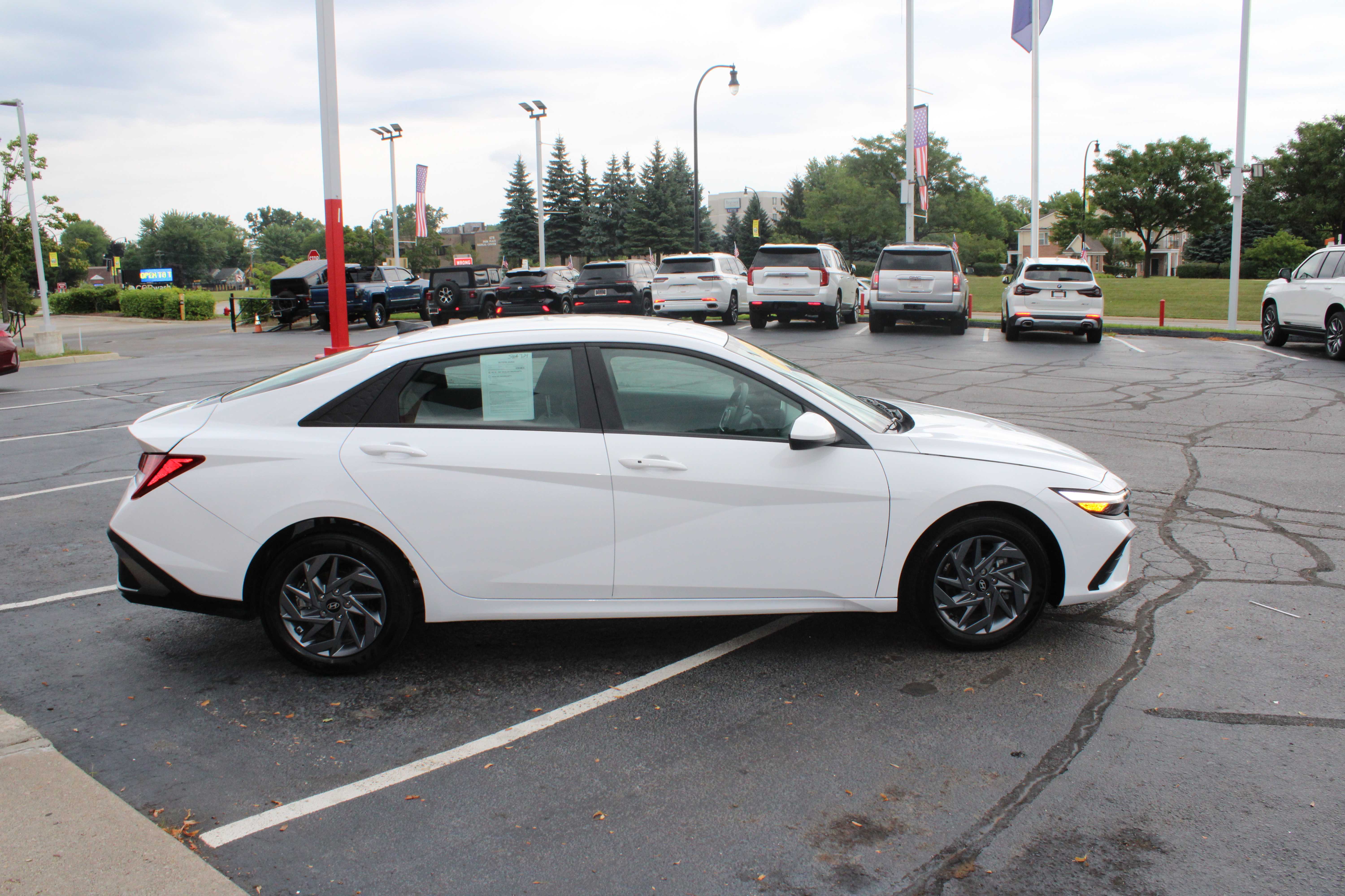 WHITE, 2024 HYUNDAI ELANTRA HYBRID Thumnail Image 5
