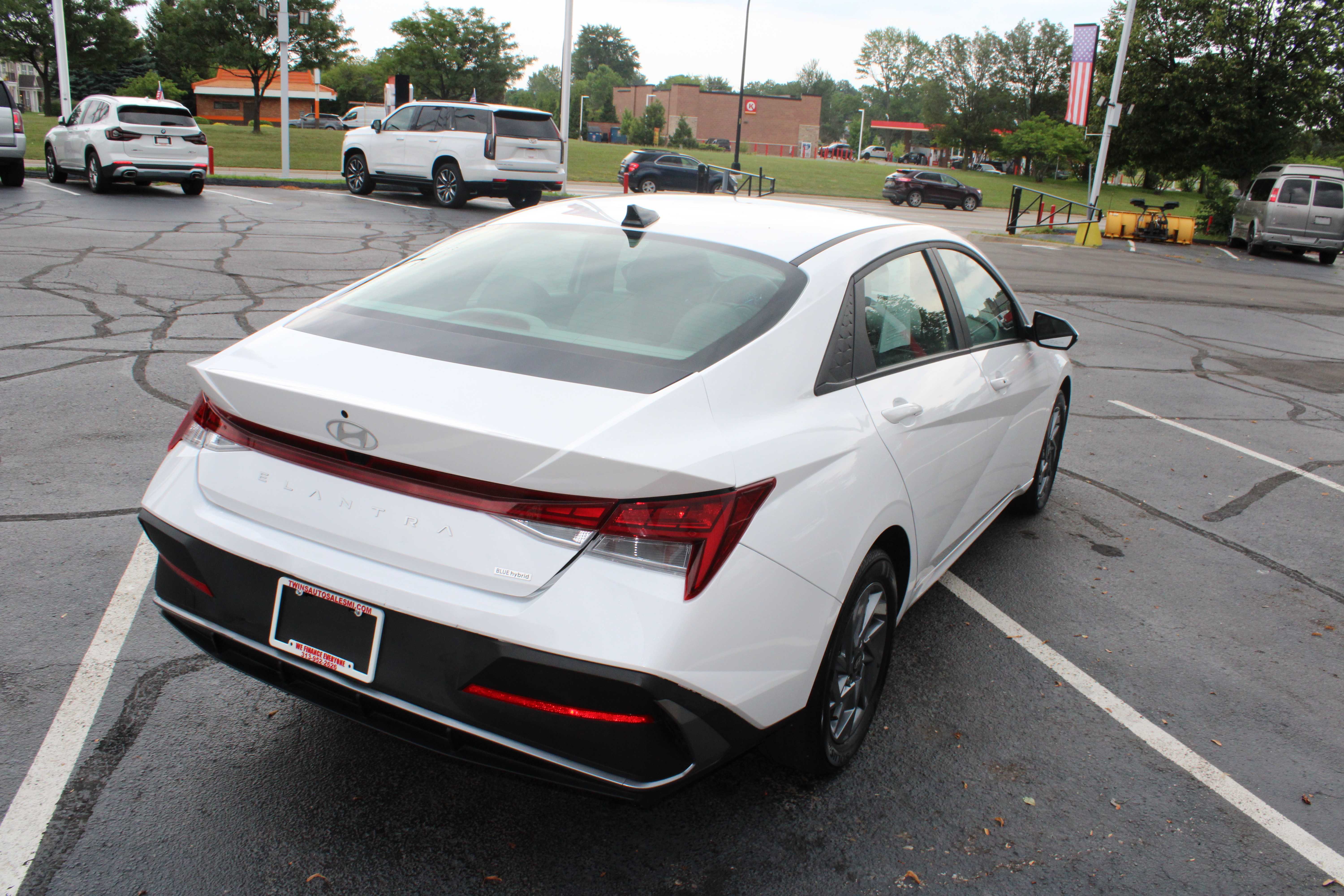 WHITE, 2024 HYUNDAI ELANTRA HYBRID Thumnail Image 6