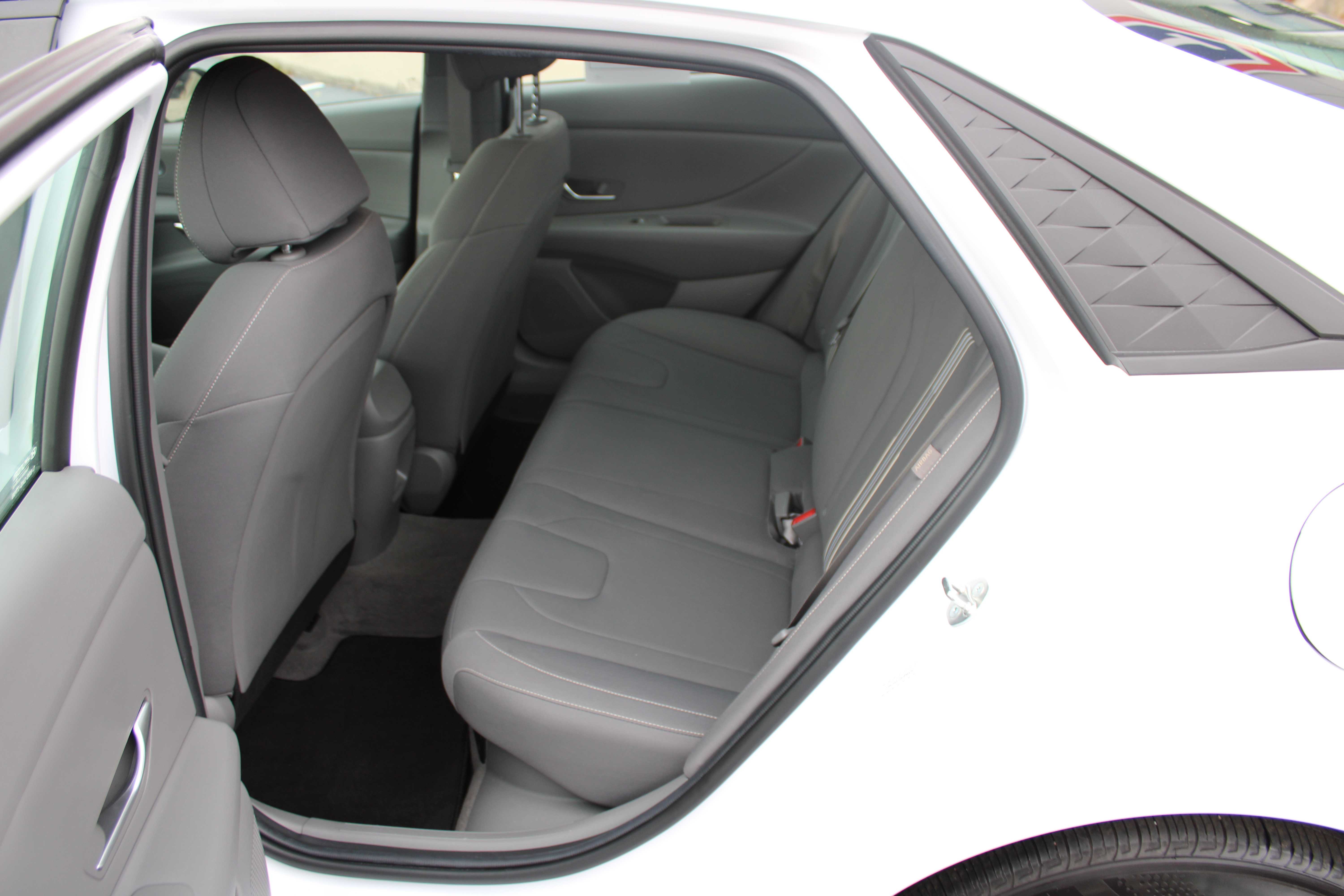 WHITE, 2024 HYUNDAI ELANTRA HYBRID Thumnail Image 16