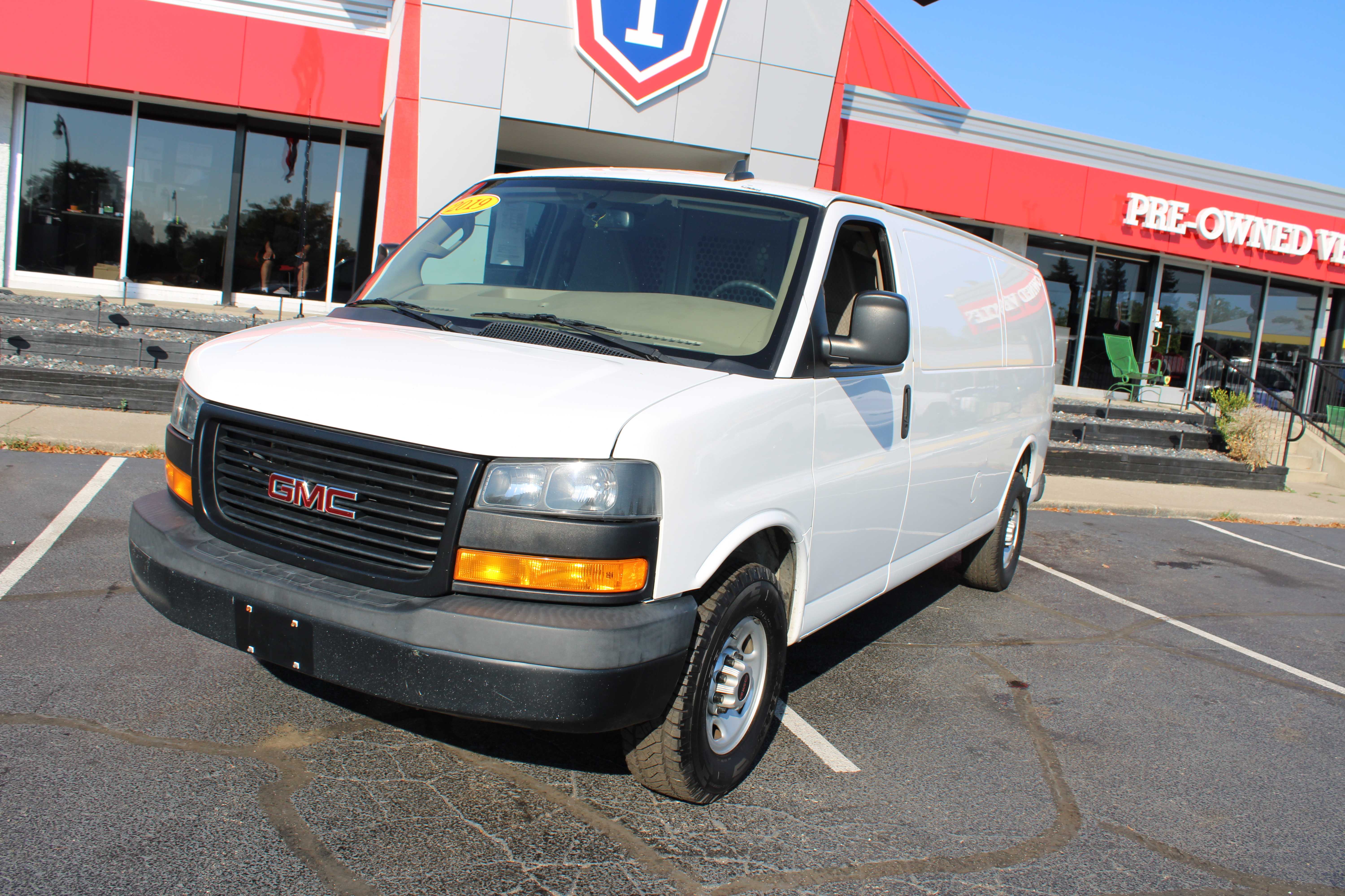 WHITE, 2019 GMC SAVANA 3500 CARGO Thumnail Image 2