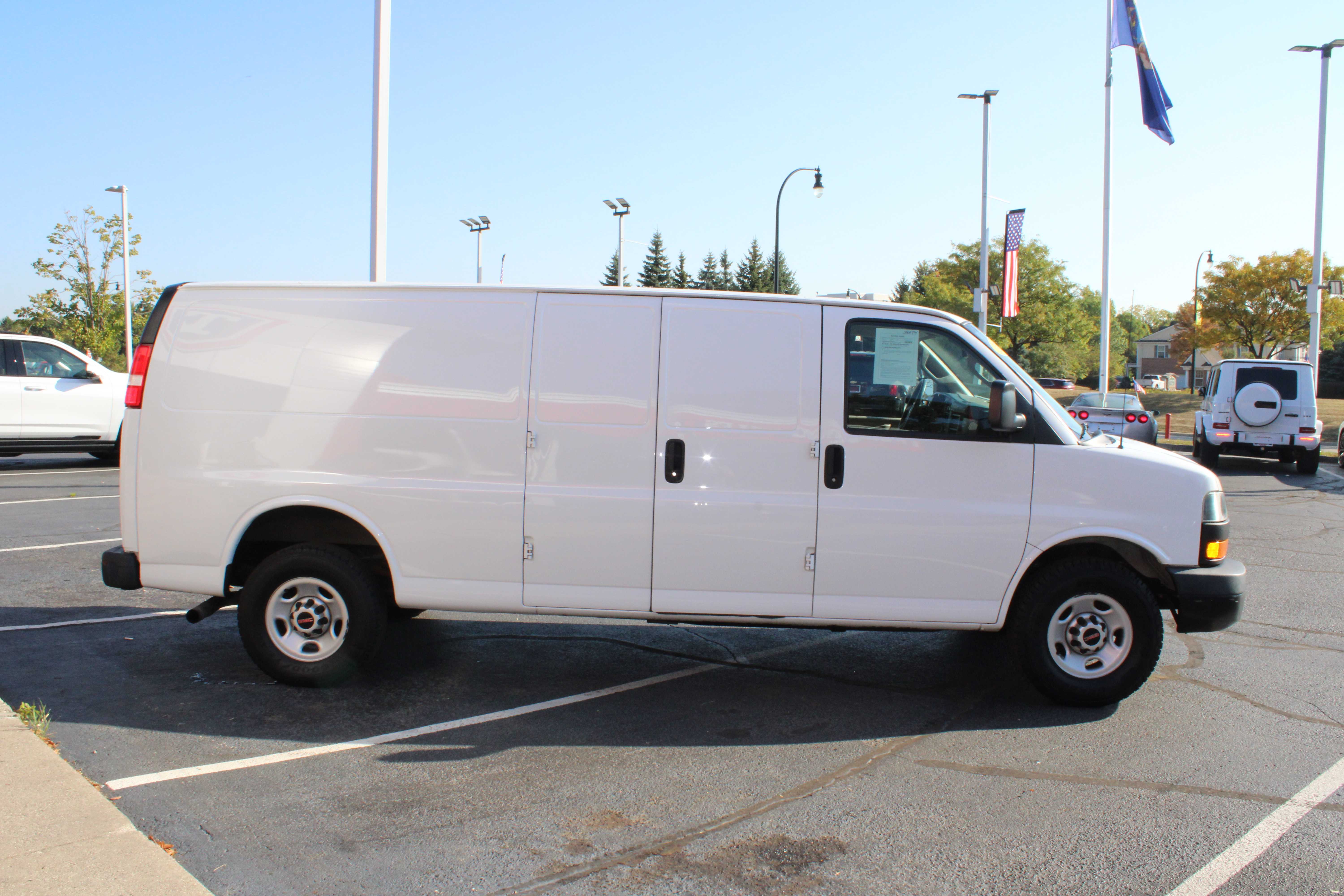 WHITE, 2019 GMC SAVANA 3500 CARGO Thumnail Image 5