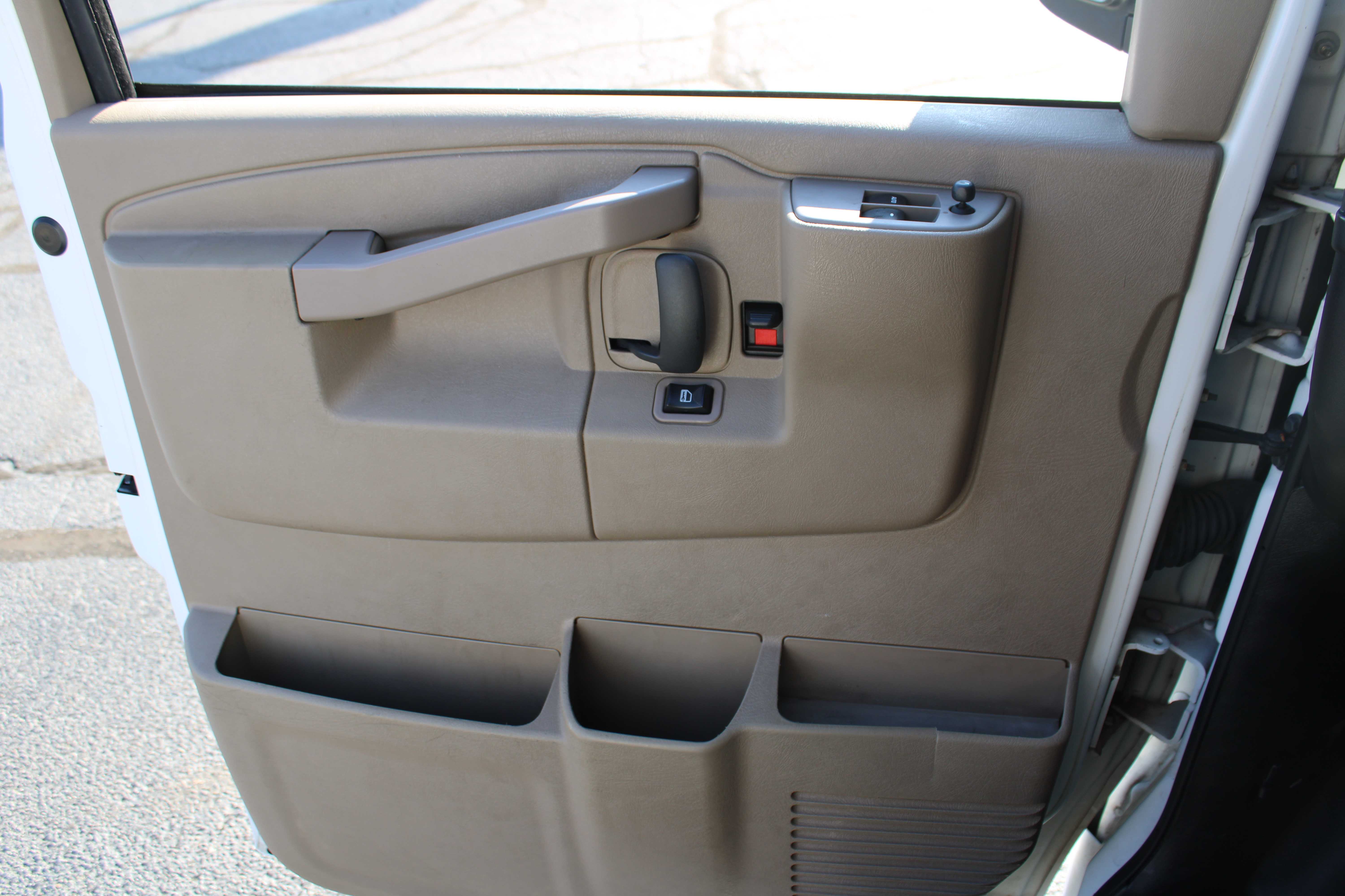 WHITE, 2019 GMC SAVANA 3500 CARGO Thumnail Image 9