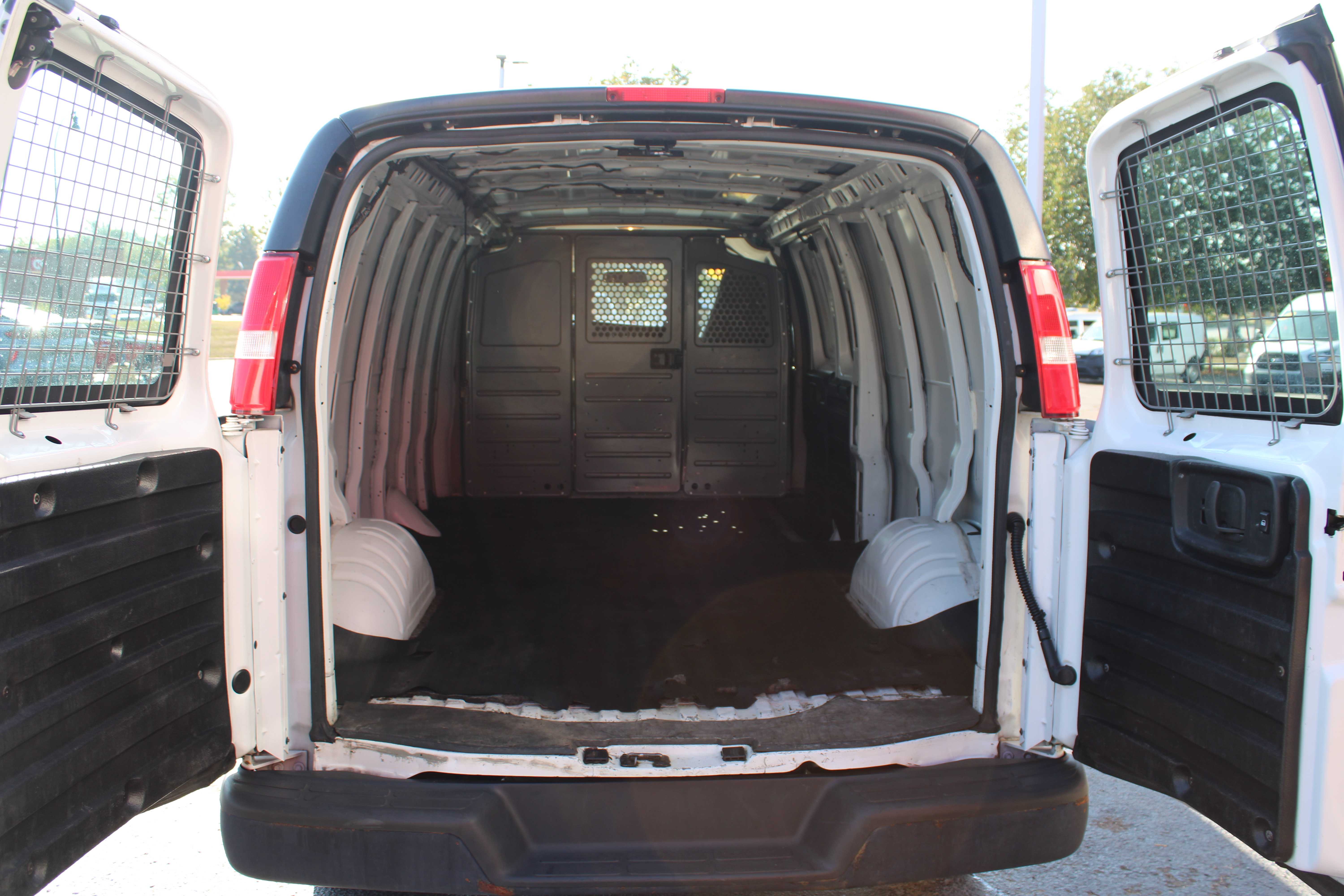 WHITE, 2019 GMC SAVANA 3500 CARGO Thumnail Image 13