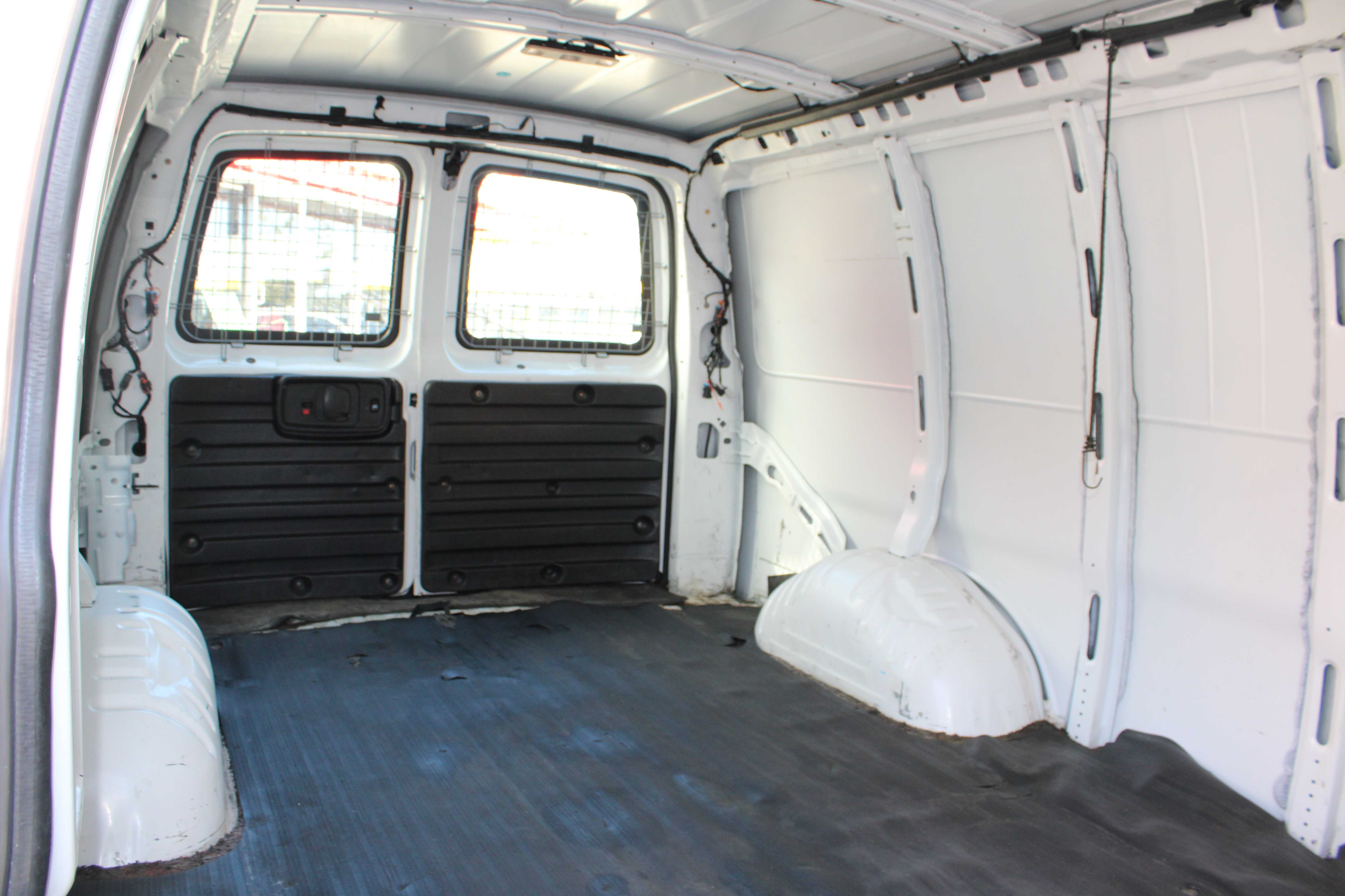 WHITE, 2019 GMC SAVANA 3500 CARGO Thumnail Image 17