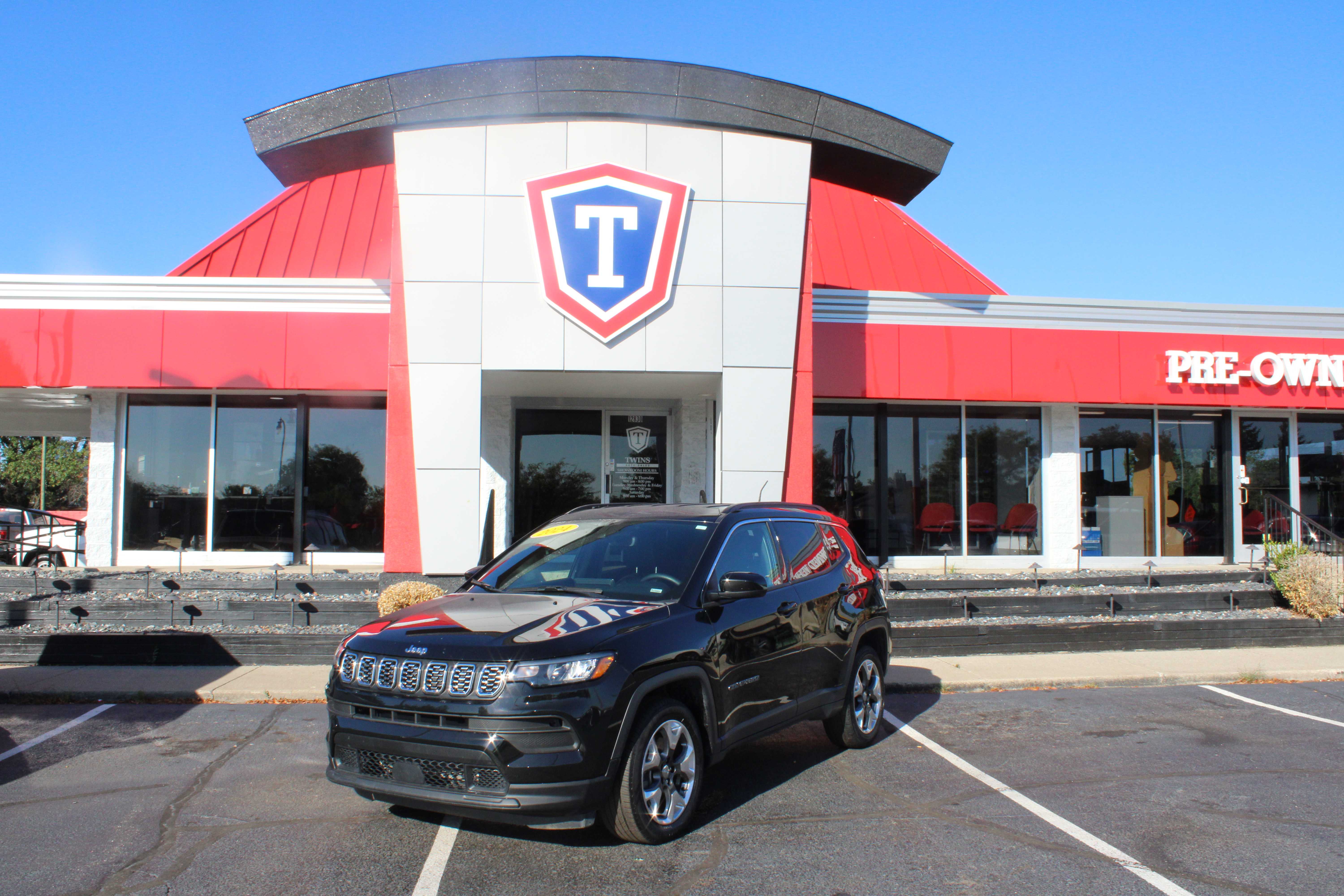 BLACK, 2024 JEEP COMPASS Thumnail Image 1