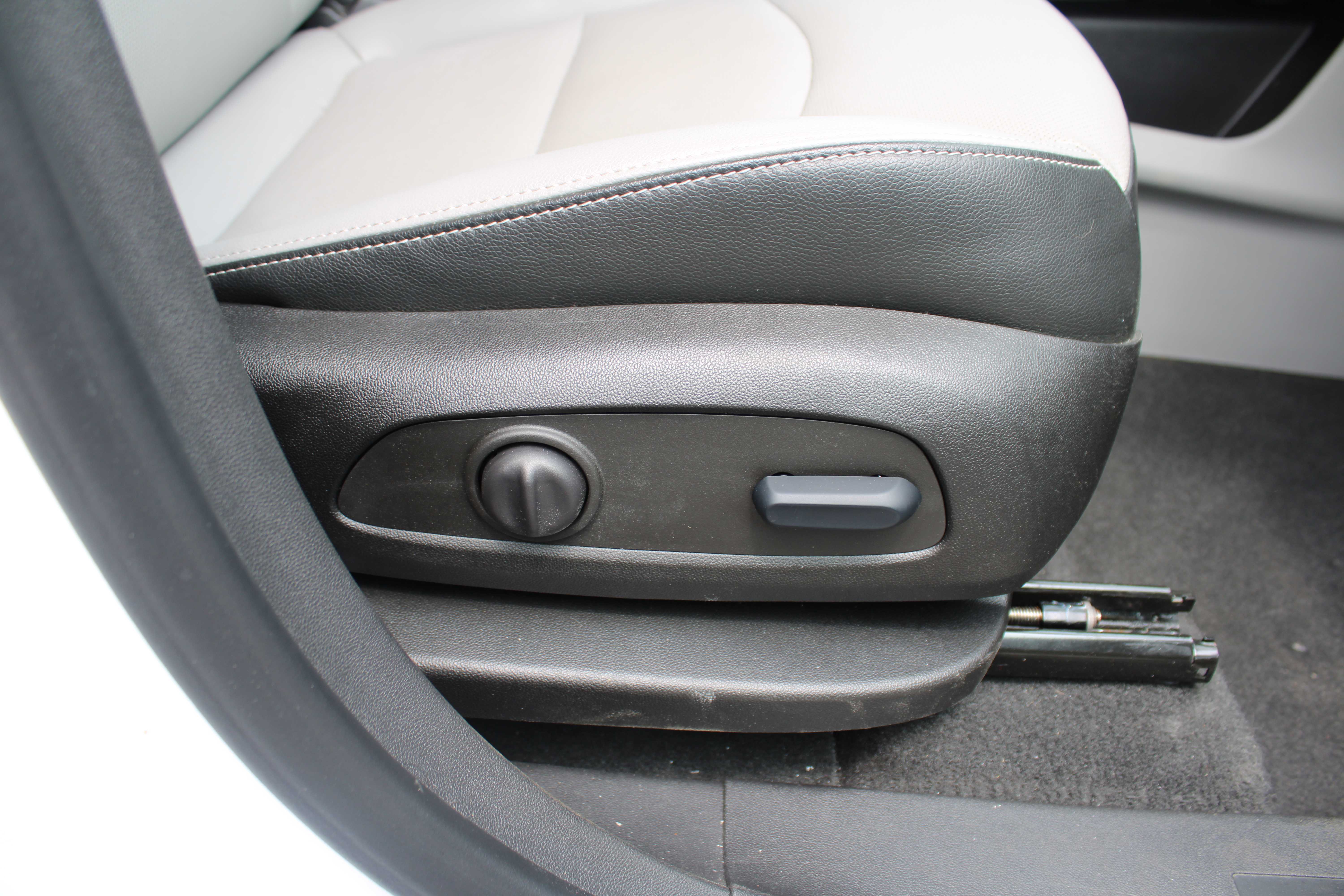WHITE, 2023 GMC TERRAIN Thumnail Image 23