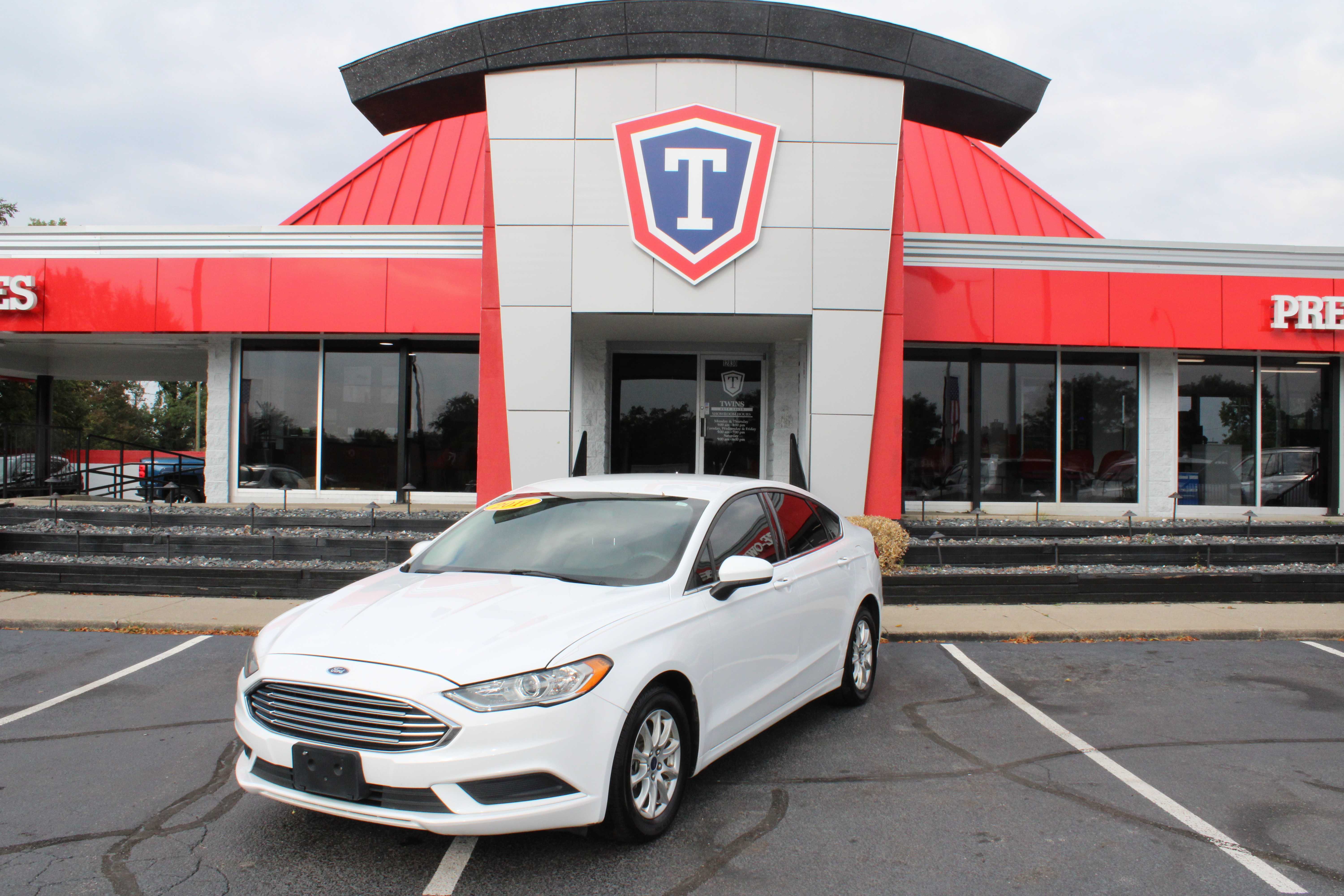WHITE, 2017 FORD FUSION Thumnail Image 1