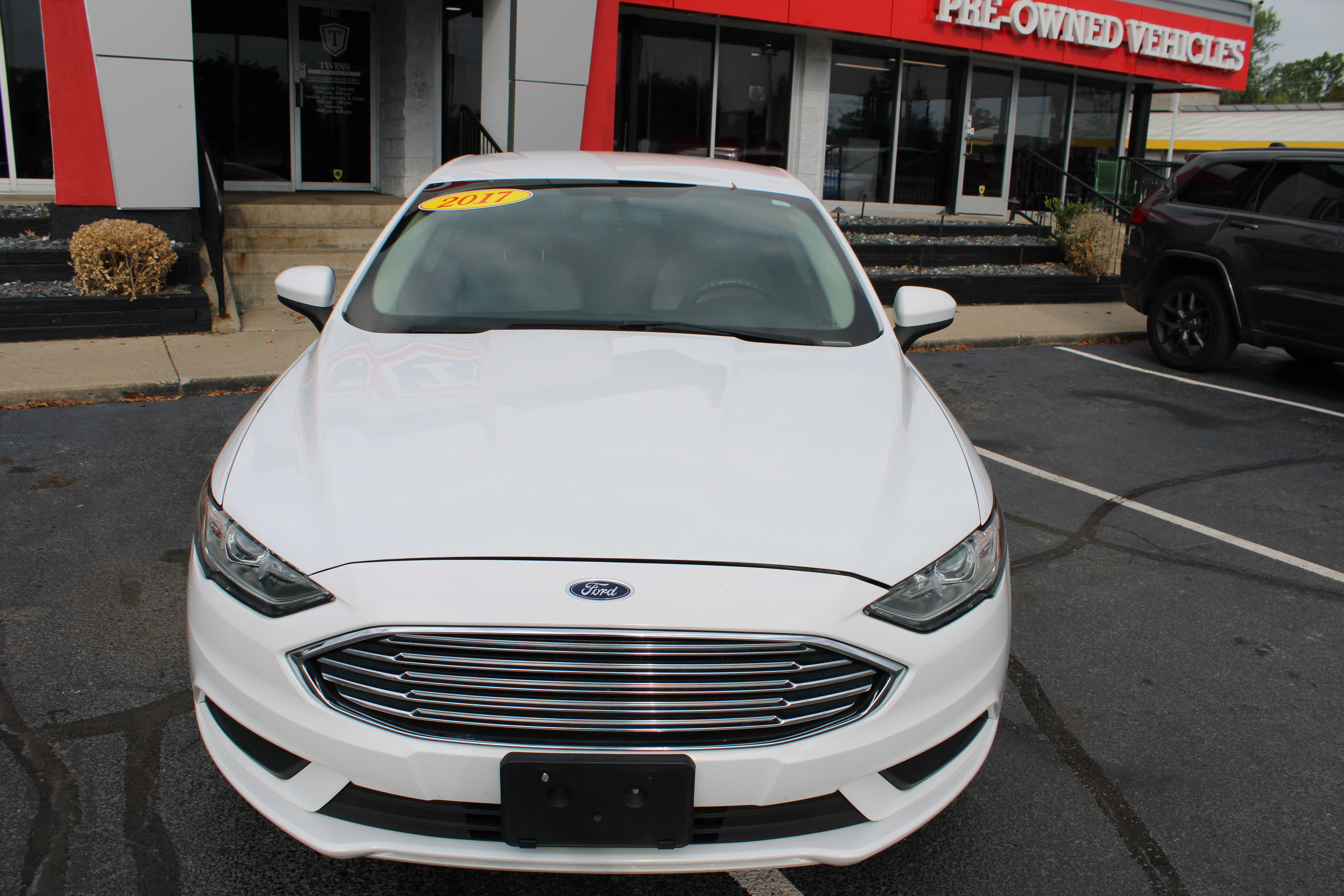 WHITE, 2017 FORD FUSION Thumnail Image 2