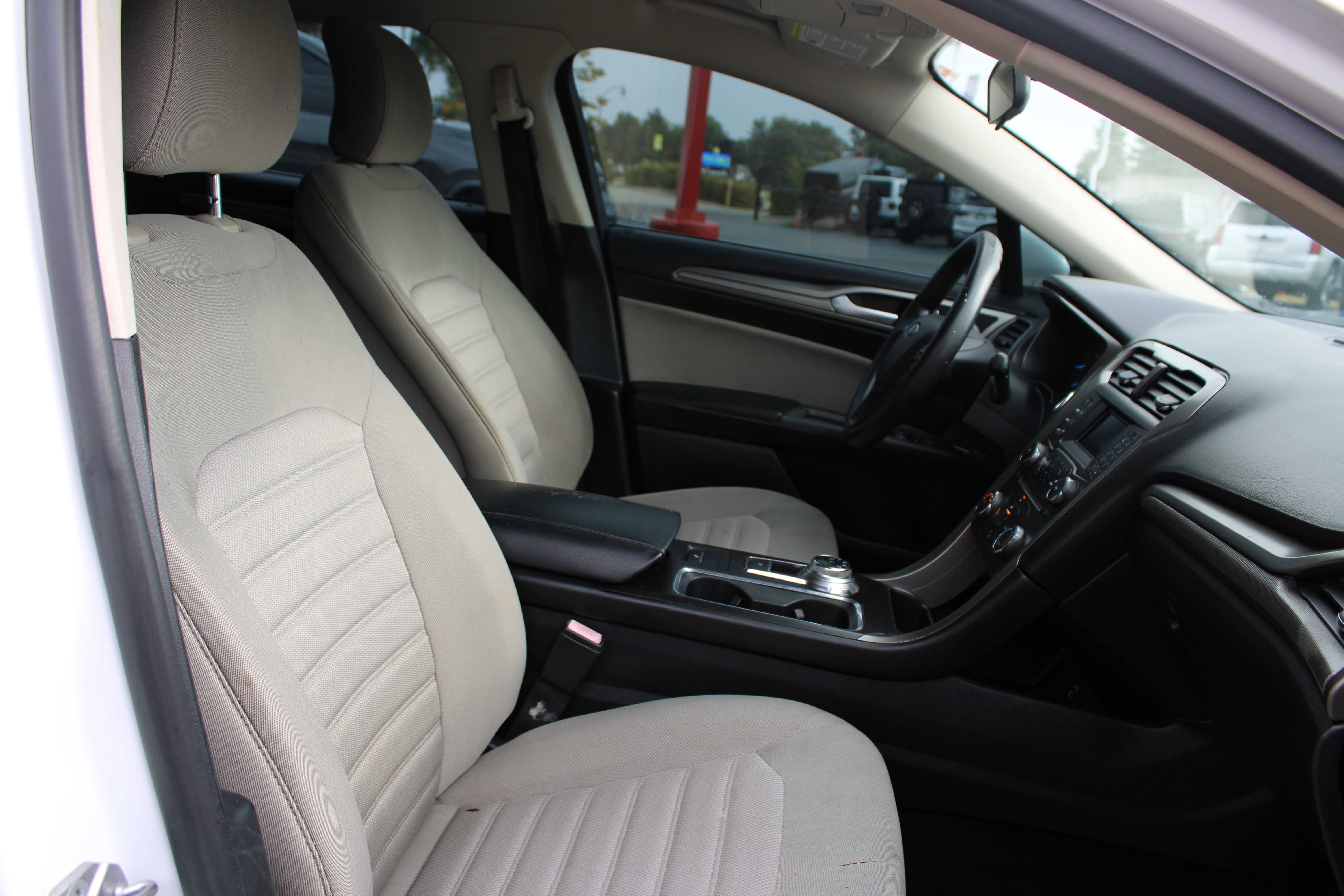 WHITE, 2017 FORD FUSION Thumnail Image 4
