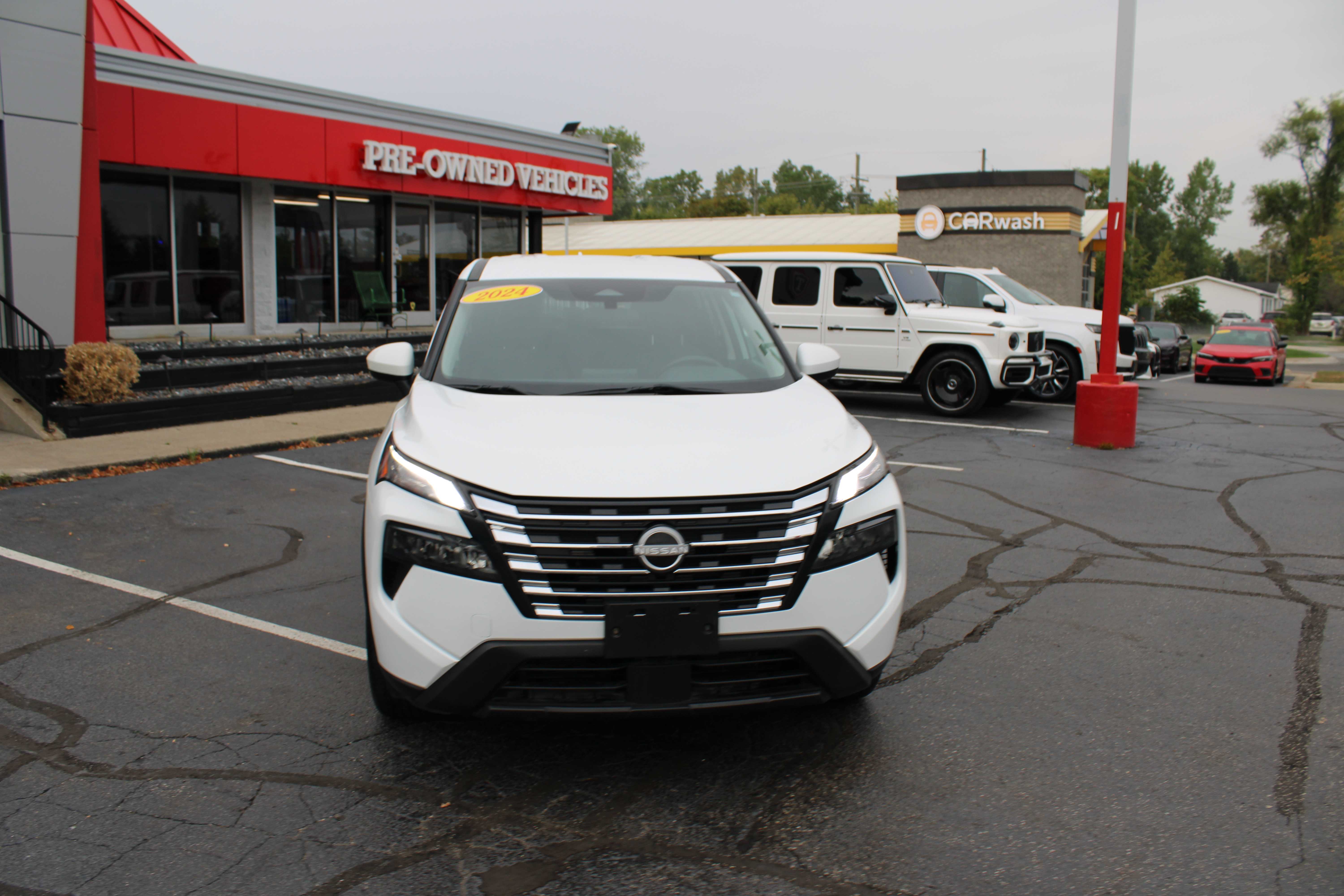 WHITE, 2024 NISSAN ROGUE Thumnail Image 2