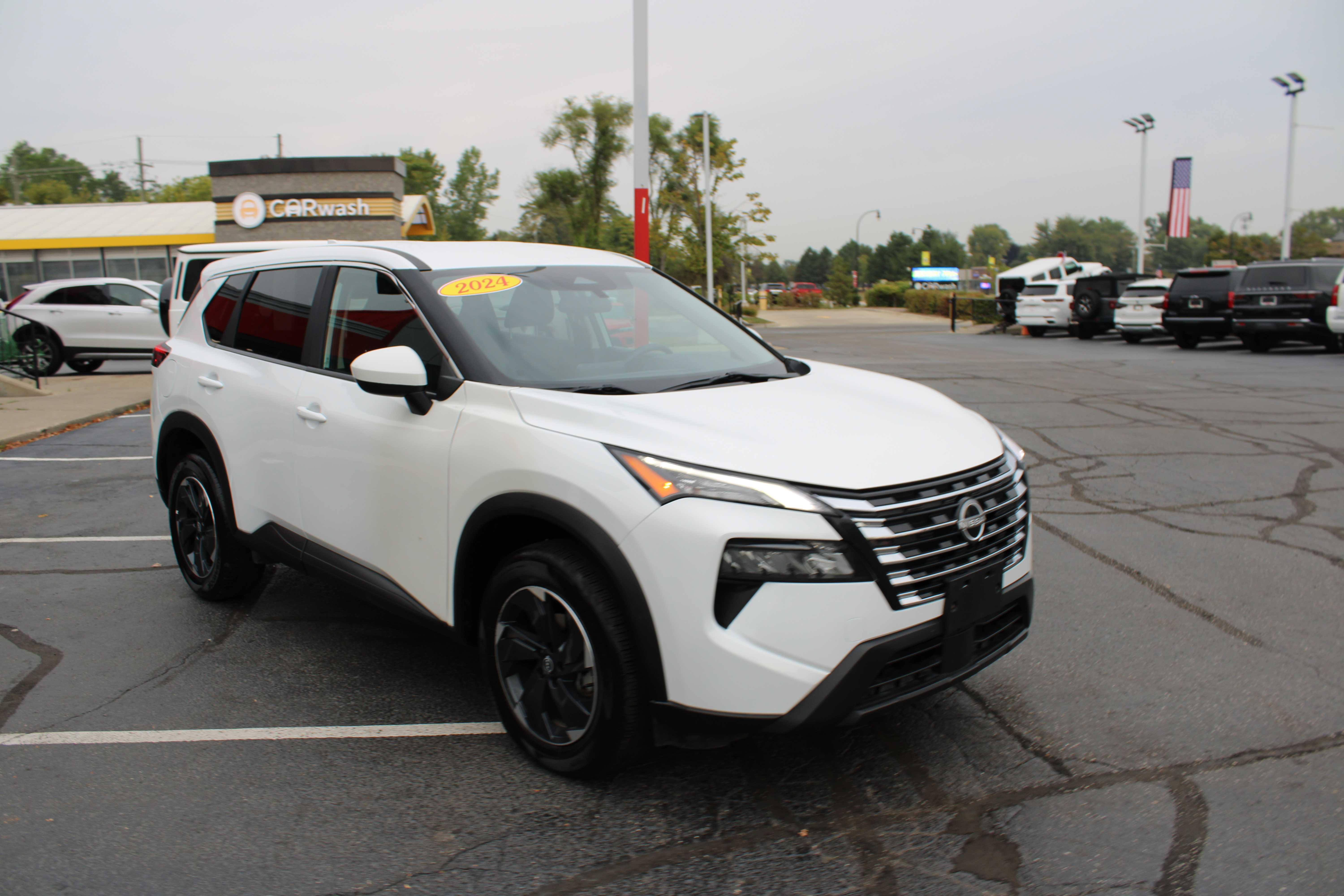 WHITE, 2024 NISSAN ROGUE Thumnail Image 3