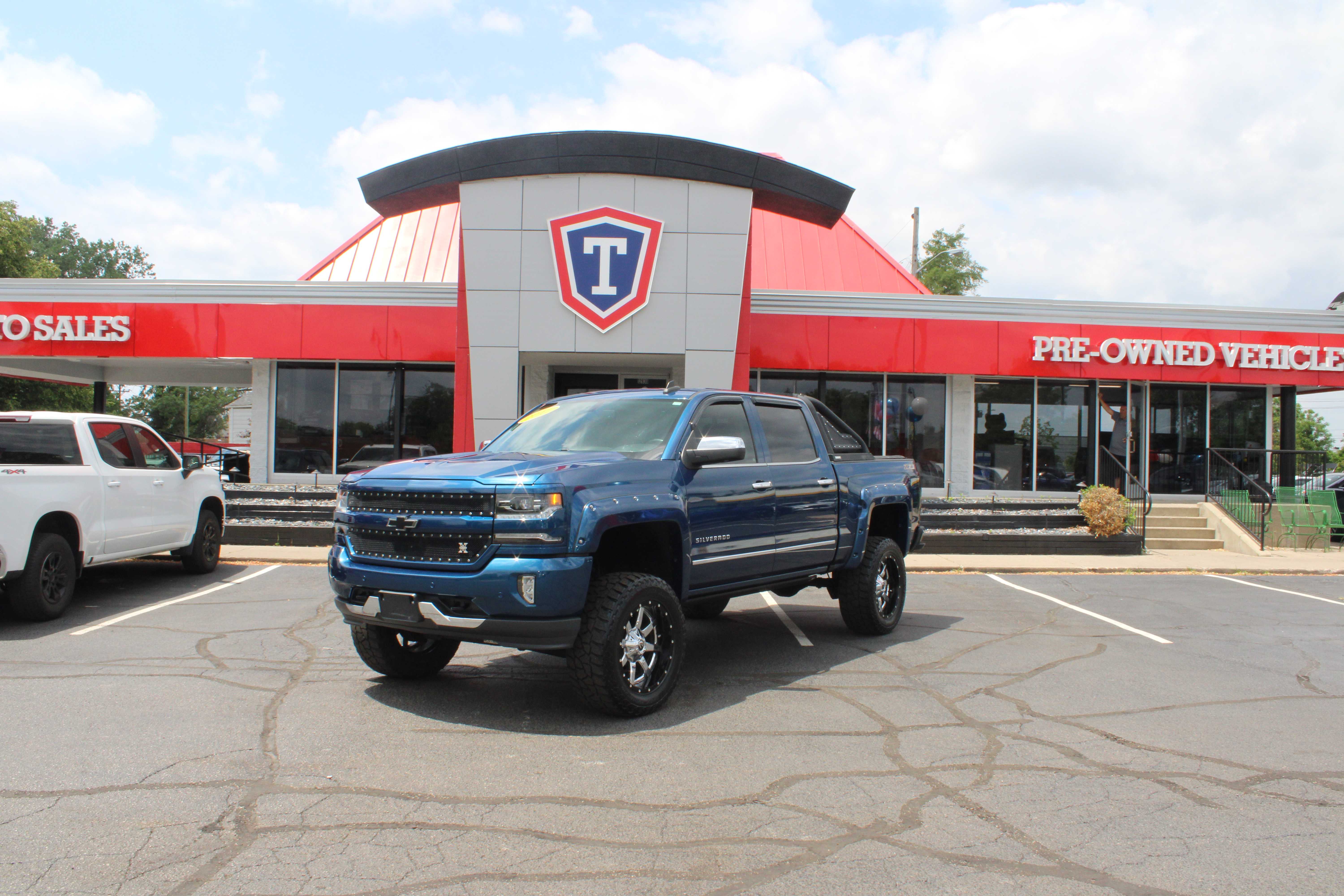 BLUE, 2017 CHEVROLET SILVERADO 1500 CREW CAB Thumnail Image 1