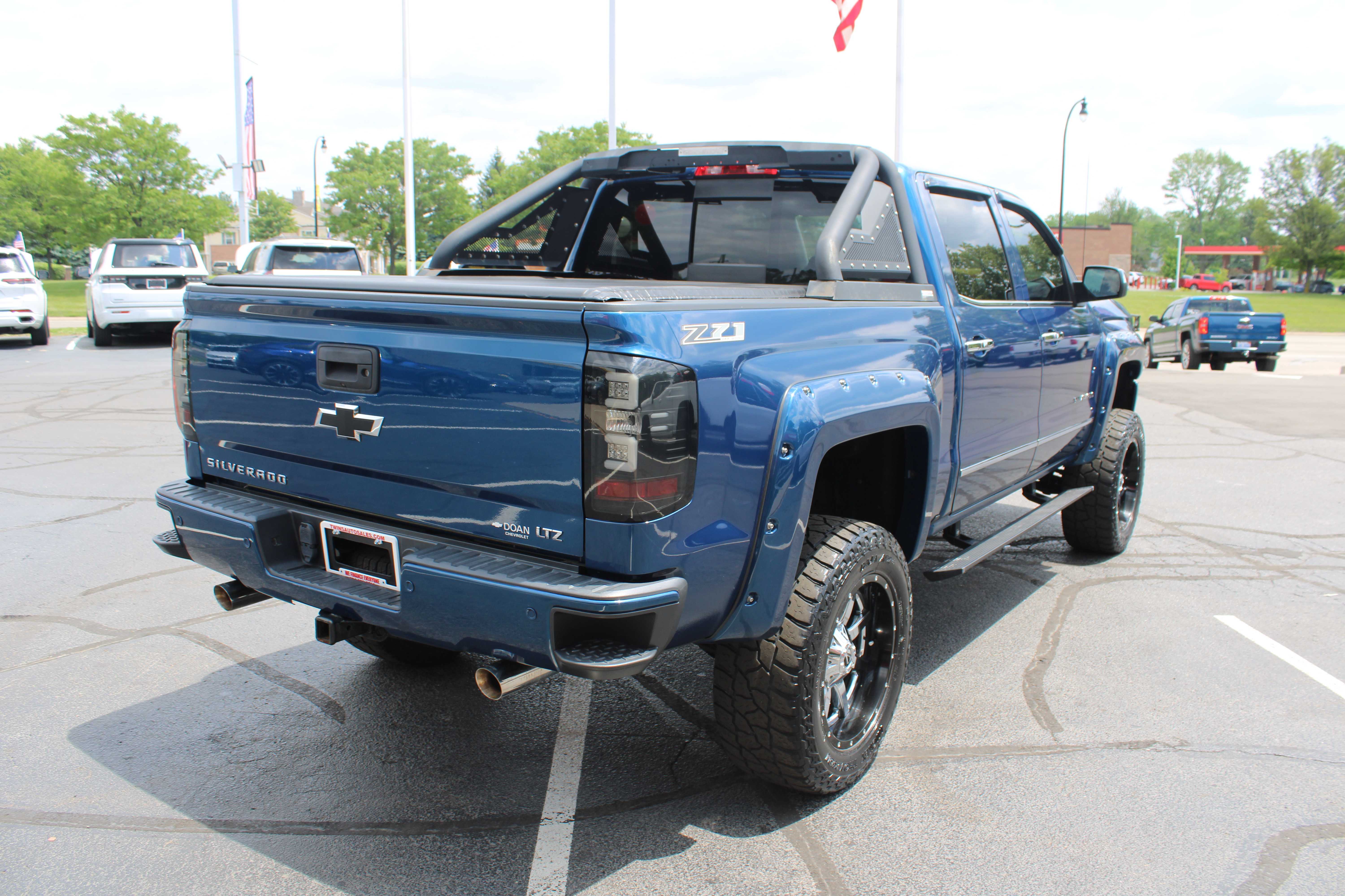 BLUE, 2017 CHEVROLET SILVERADO 1500 CREW CAB Thumnail Image 6