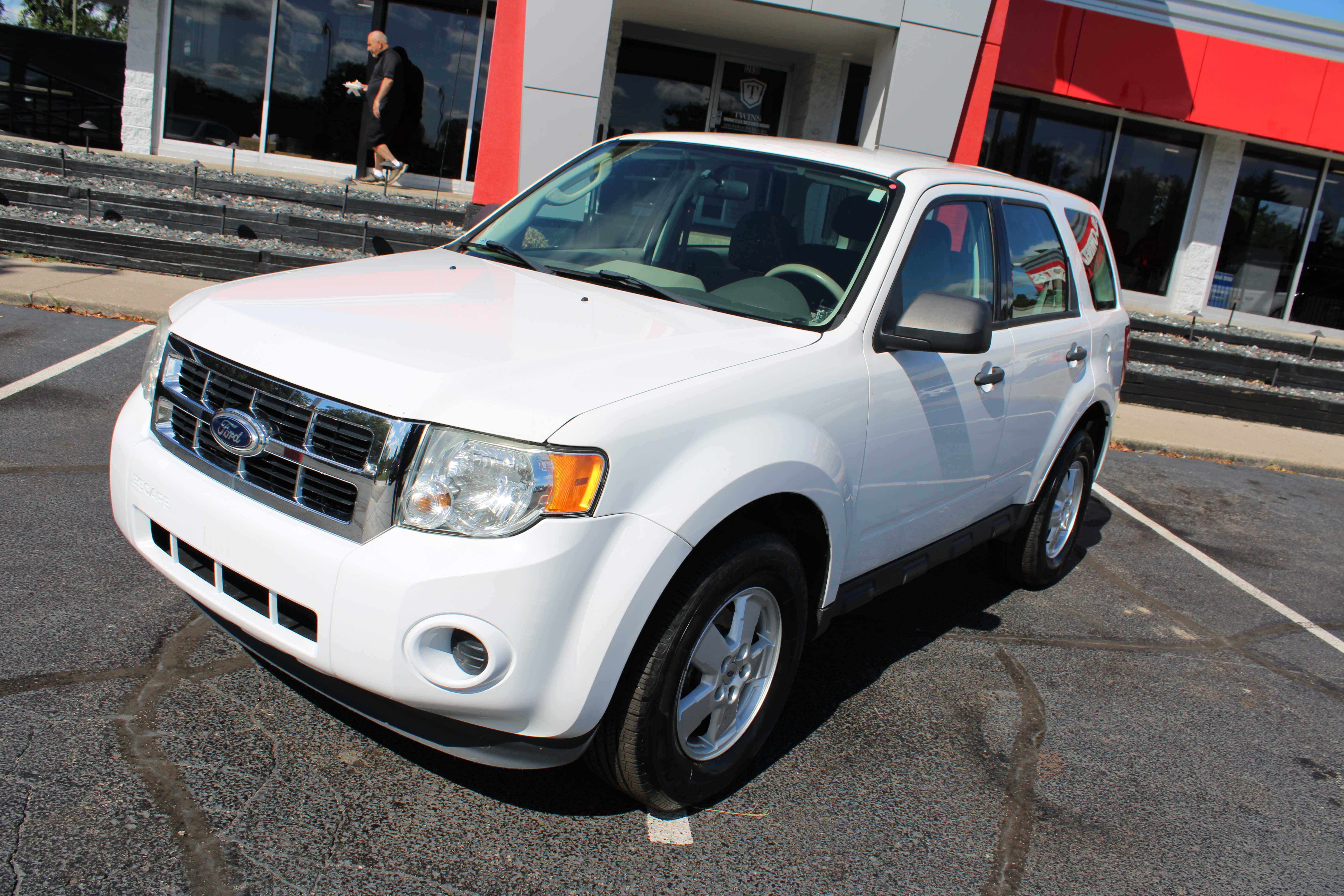 WHITE, 2012 FORD ESCAPE Thumnail Image 2