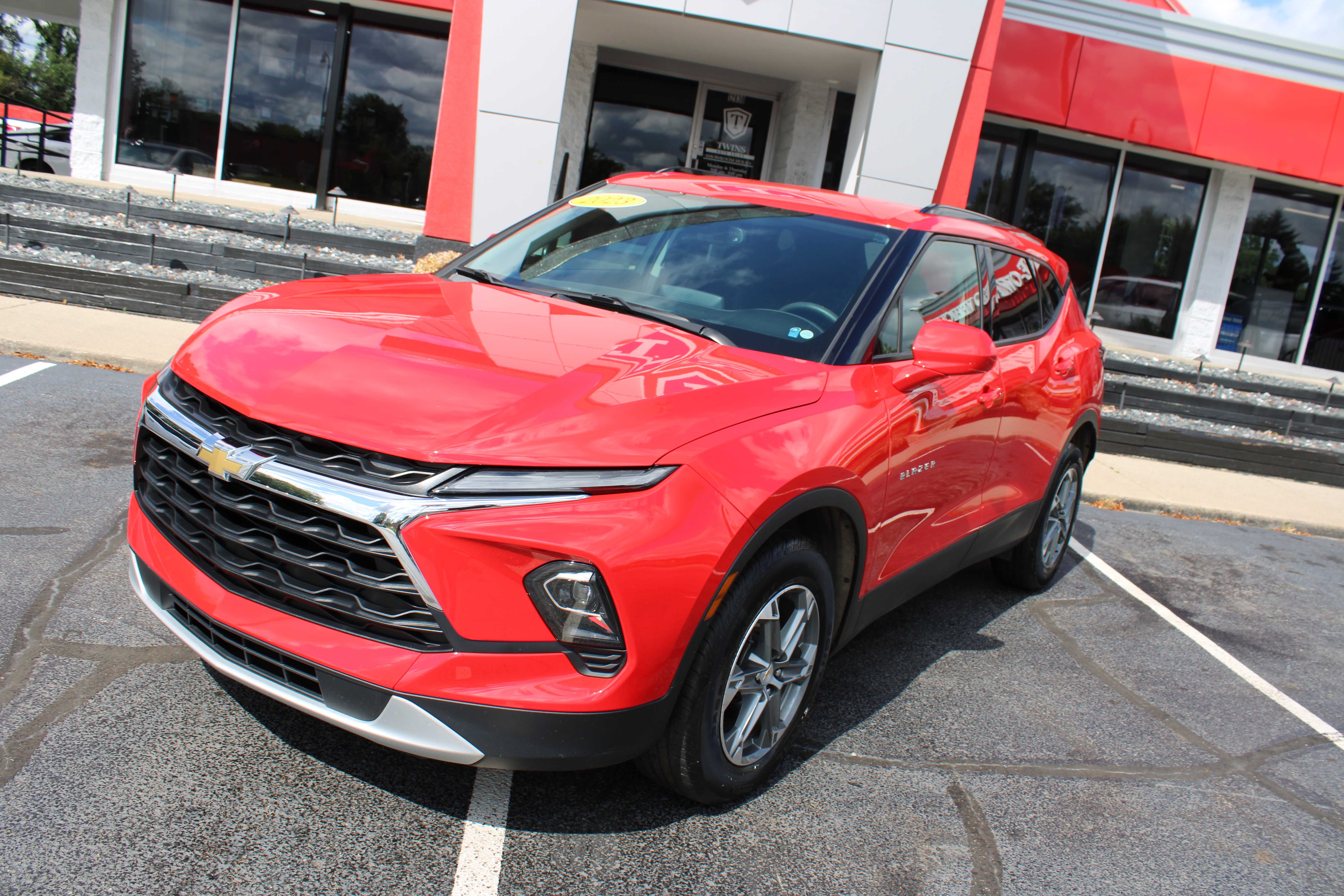 RED, 2023 CHEVROLET BLAZER Thumnail Image 2