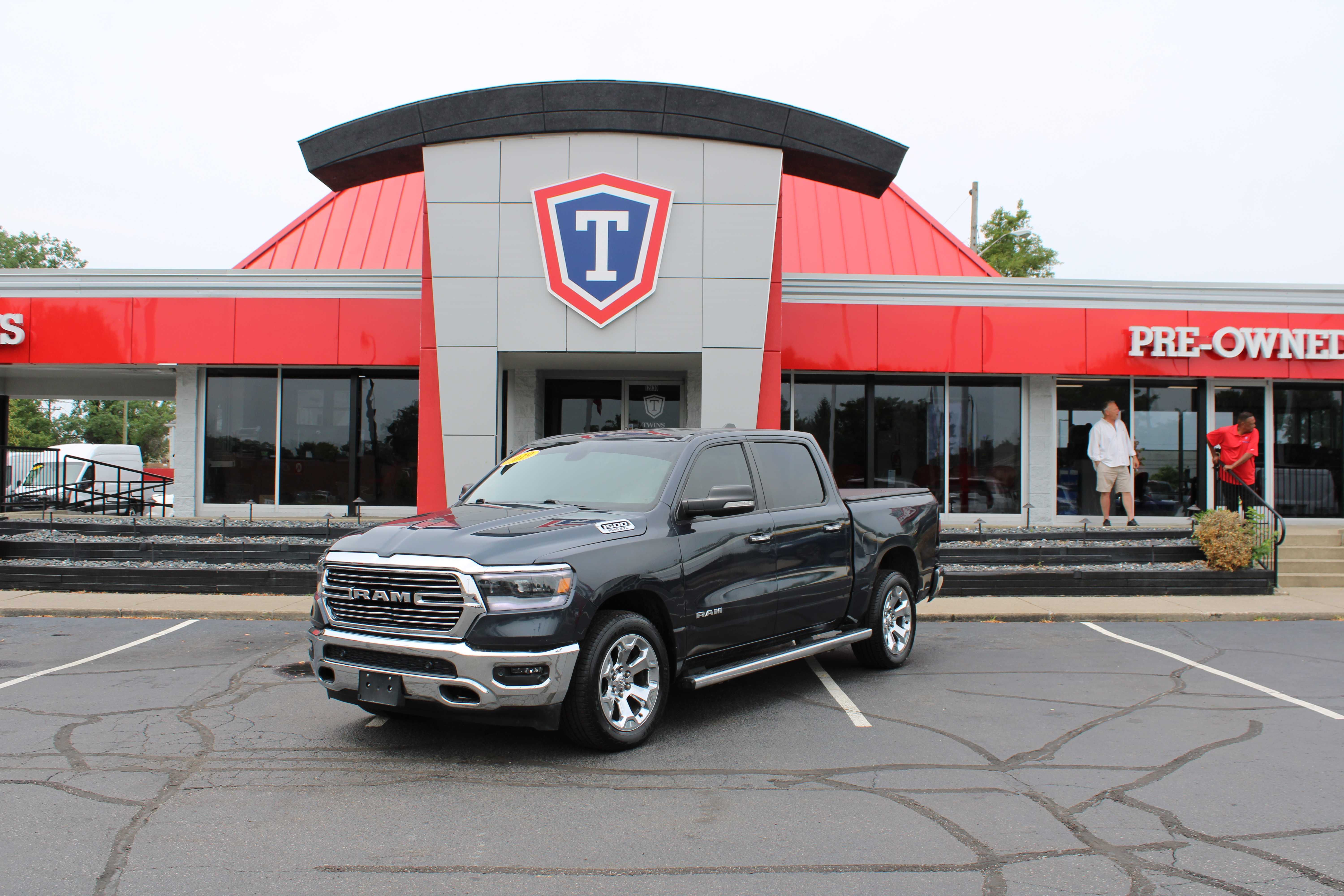 GREY, 2019 RAM 1500 CREW CAB Image 