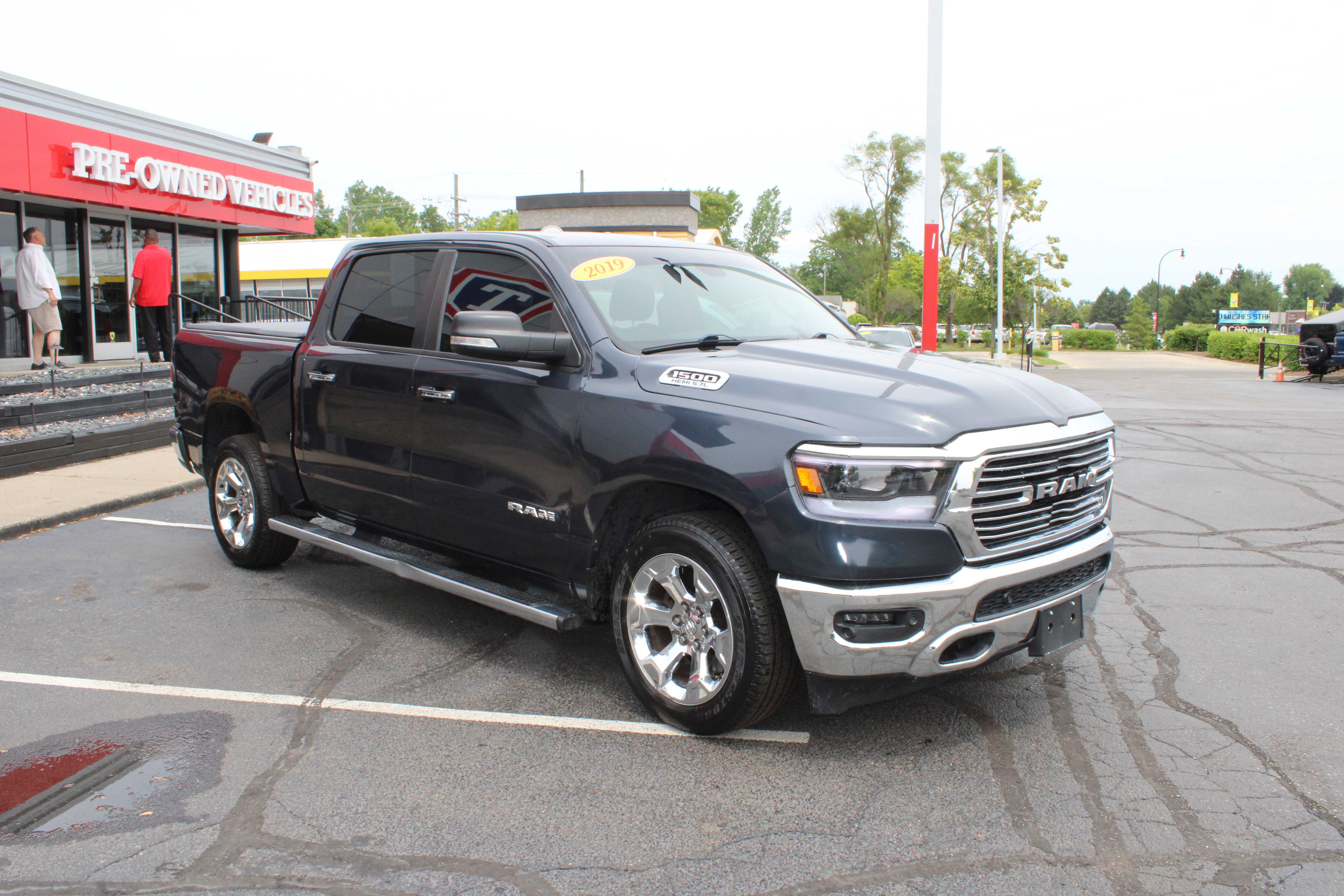 GREY, 2019 RAM 1500 CREW CAB Thumnail Image 4