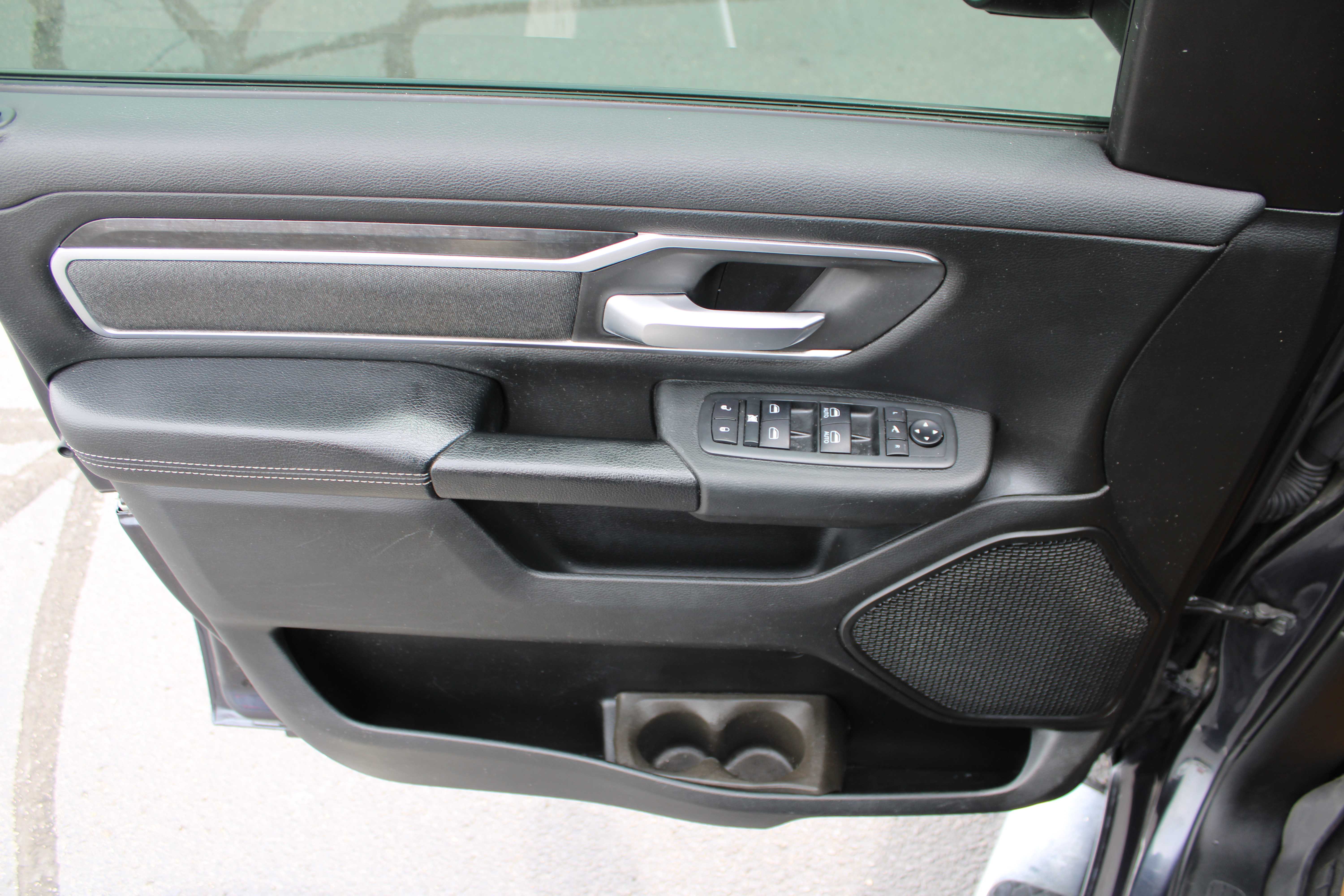 GREY, 2019 RAM 1500 CREW CAB Thumnail Image 9