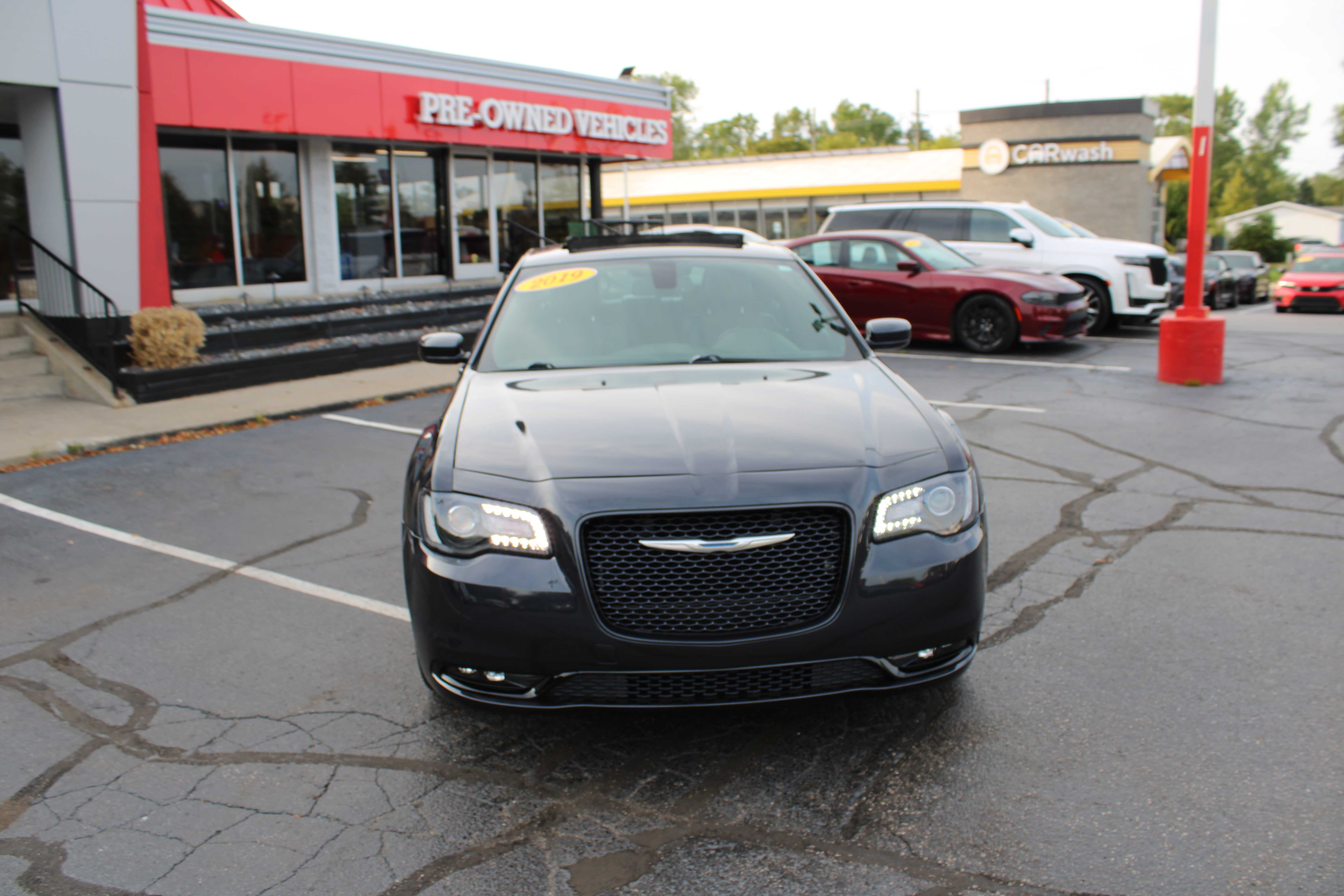 BLACK, 2019 CHRYSLER 300 Thumnail Image 2