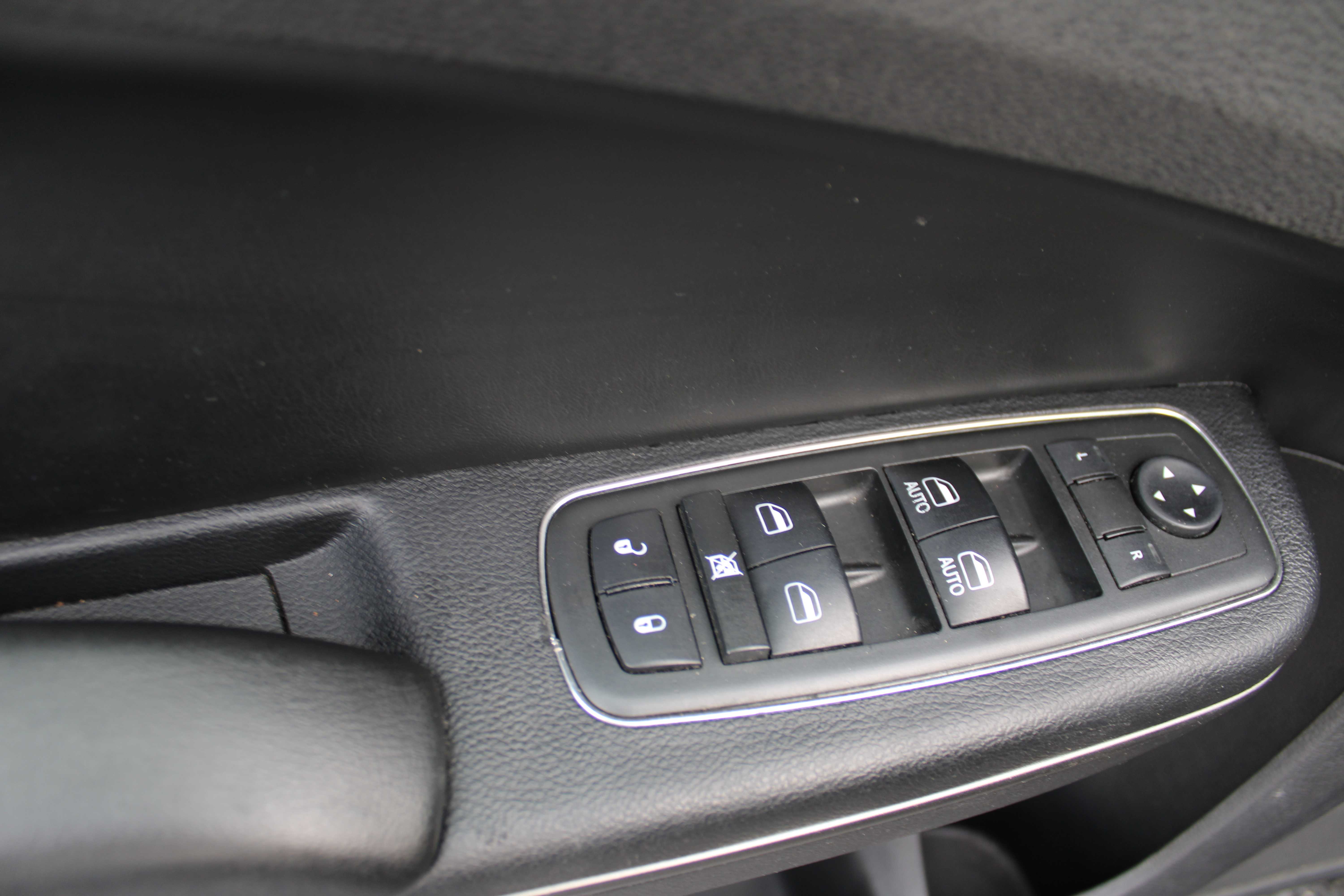 BLACK, 2019 CHRYSLER 300 Thumnail Image 6