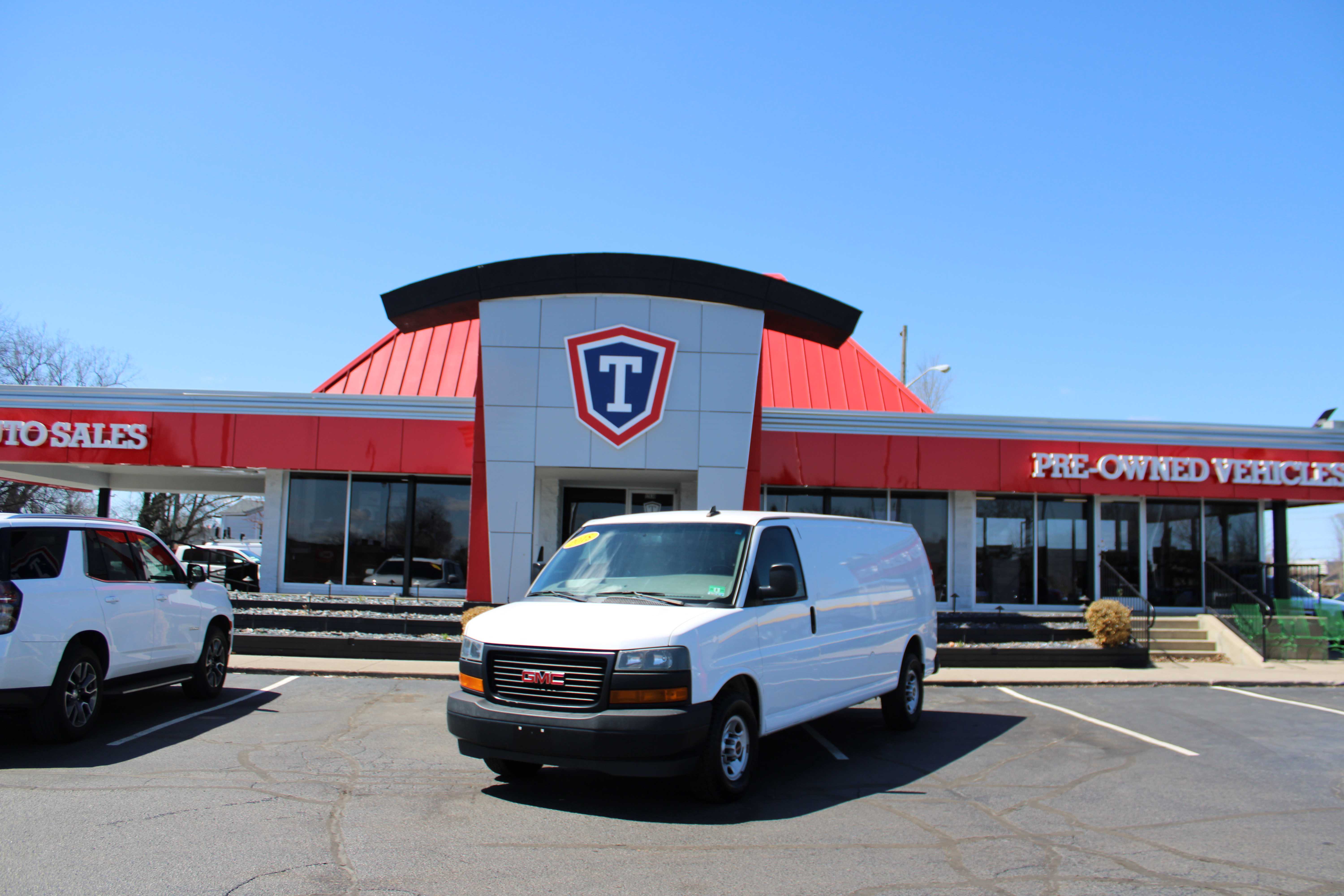 WHITE, 2018 GMC SAVANA 3500 CARGO Thumnail Image 1