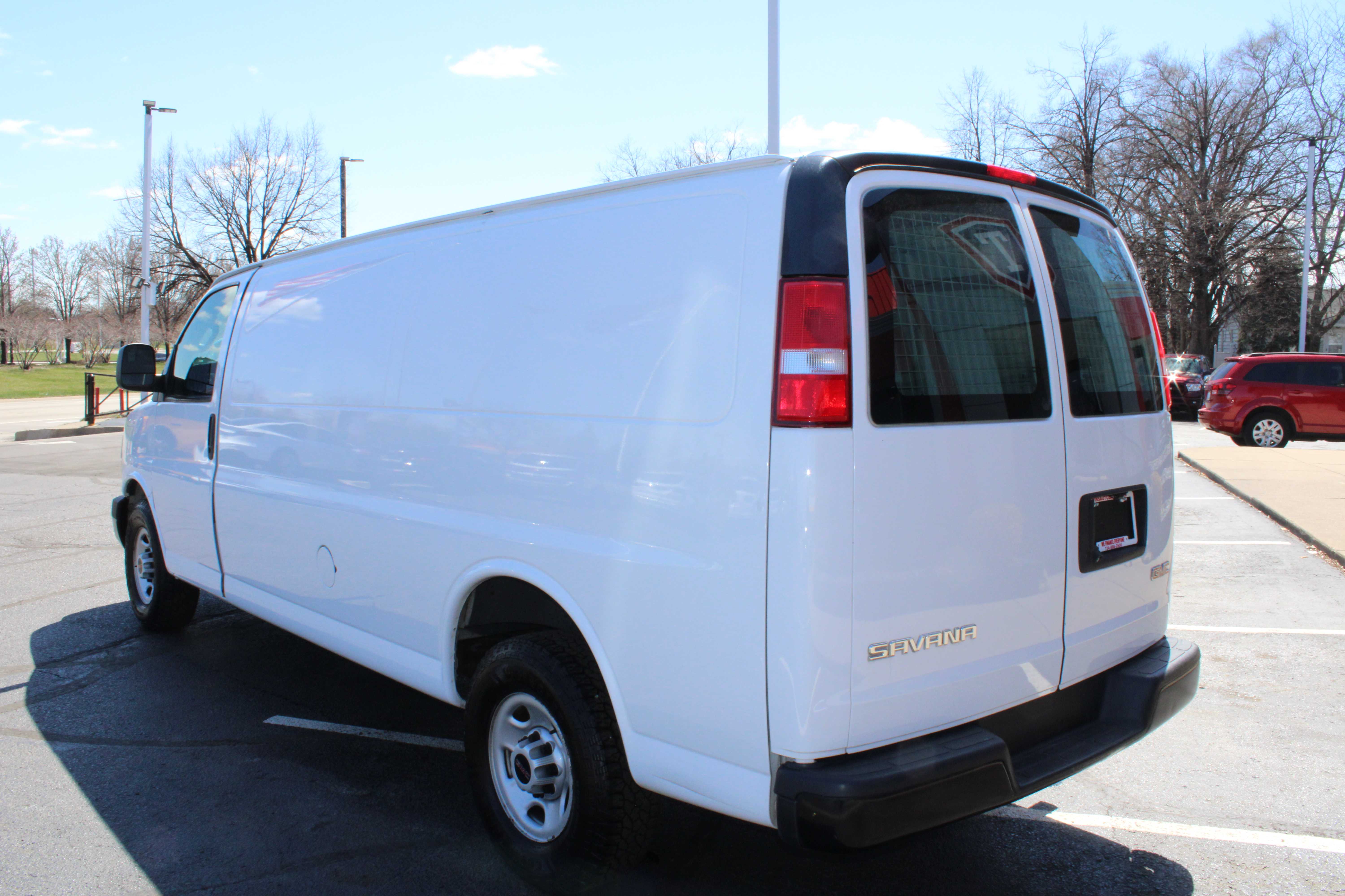 WHITE, 2018 GMC SAVANA 3500 CARGO Thumnail Image 3