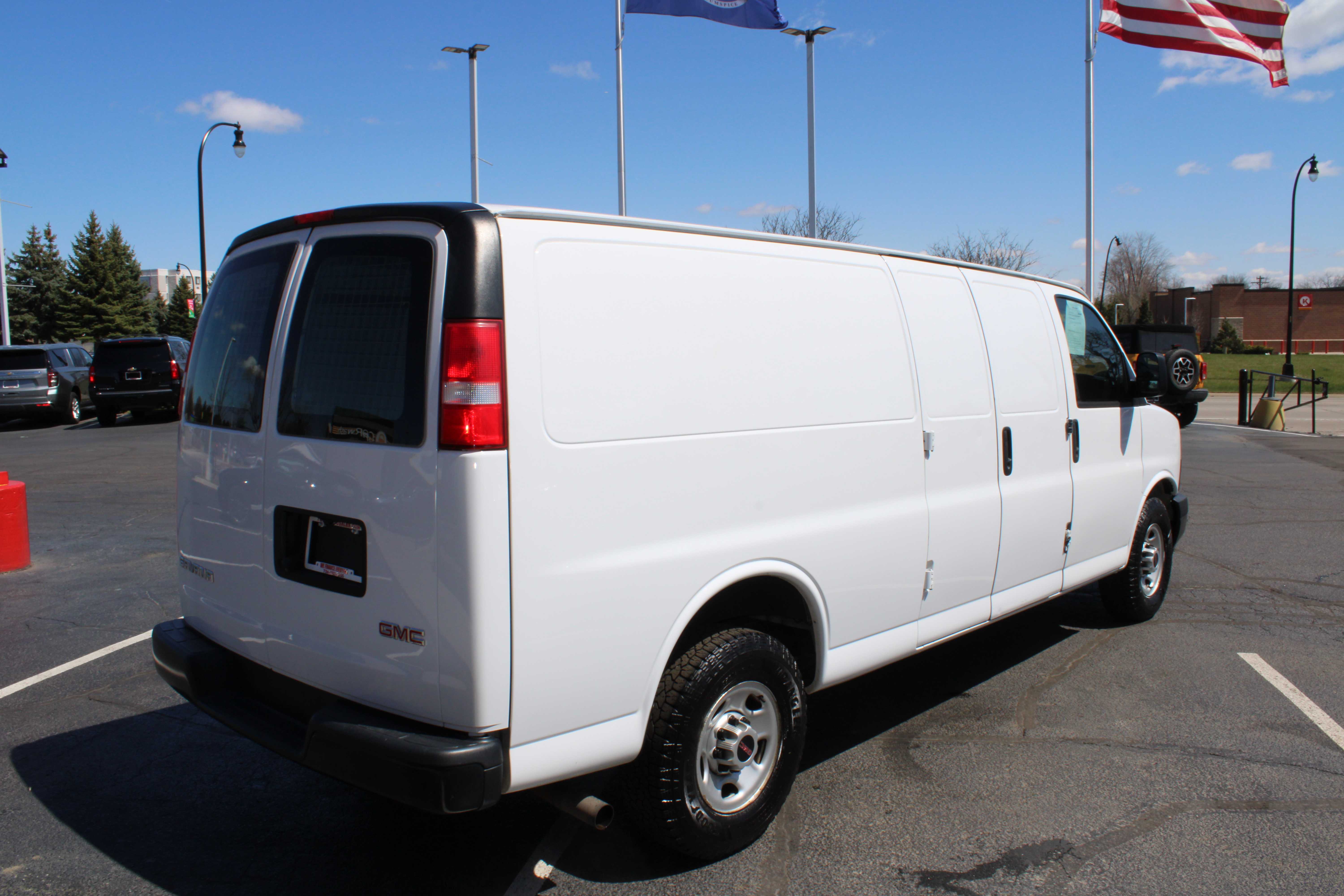 WHITE, 2018 GMC SAVANA 3500 CARGO Thumnail Image 6