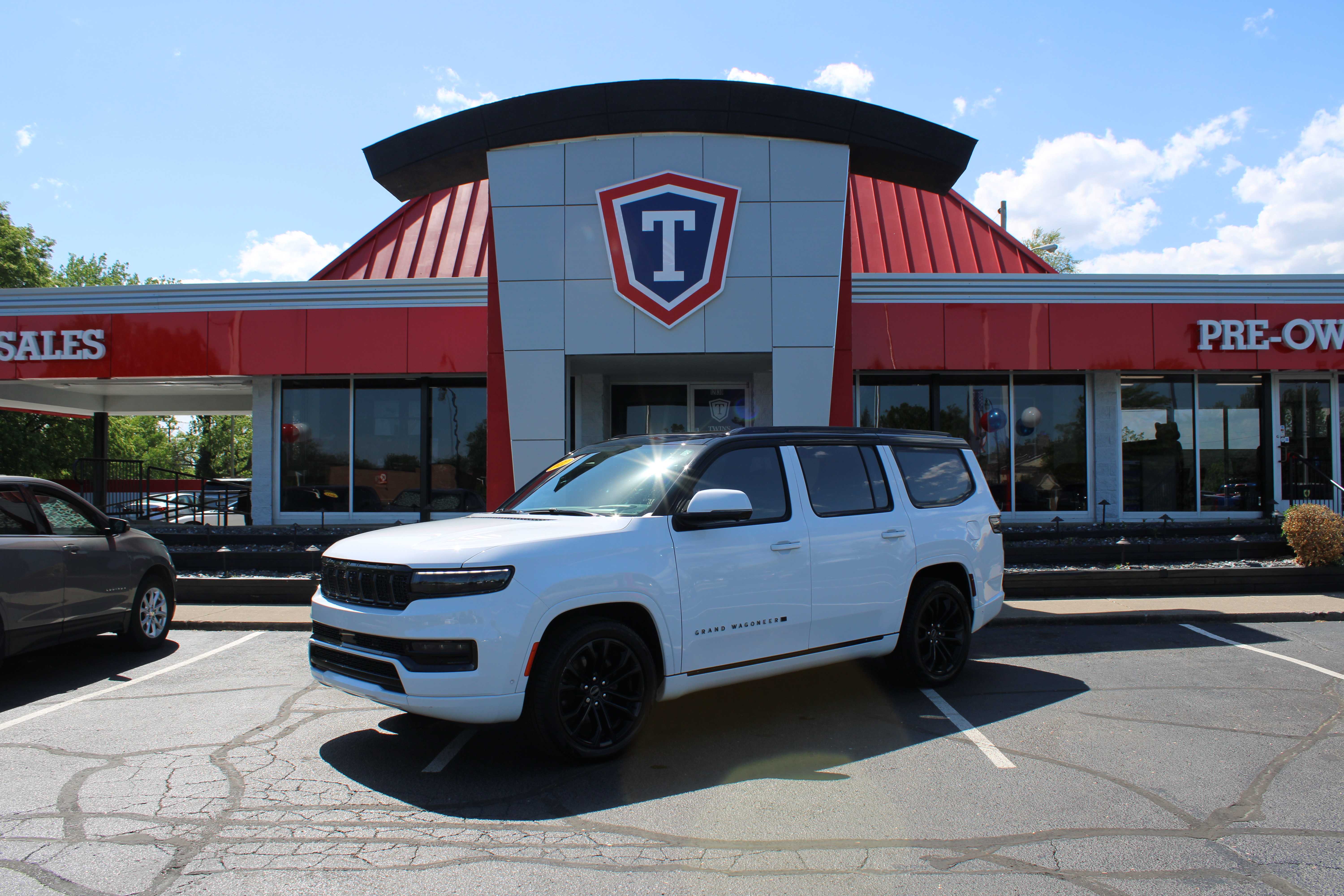 WHITE, 2022 JEEP GRAND WAGONEER Thumnail Image 1