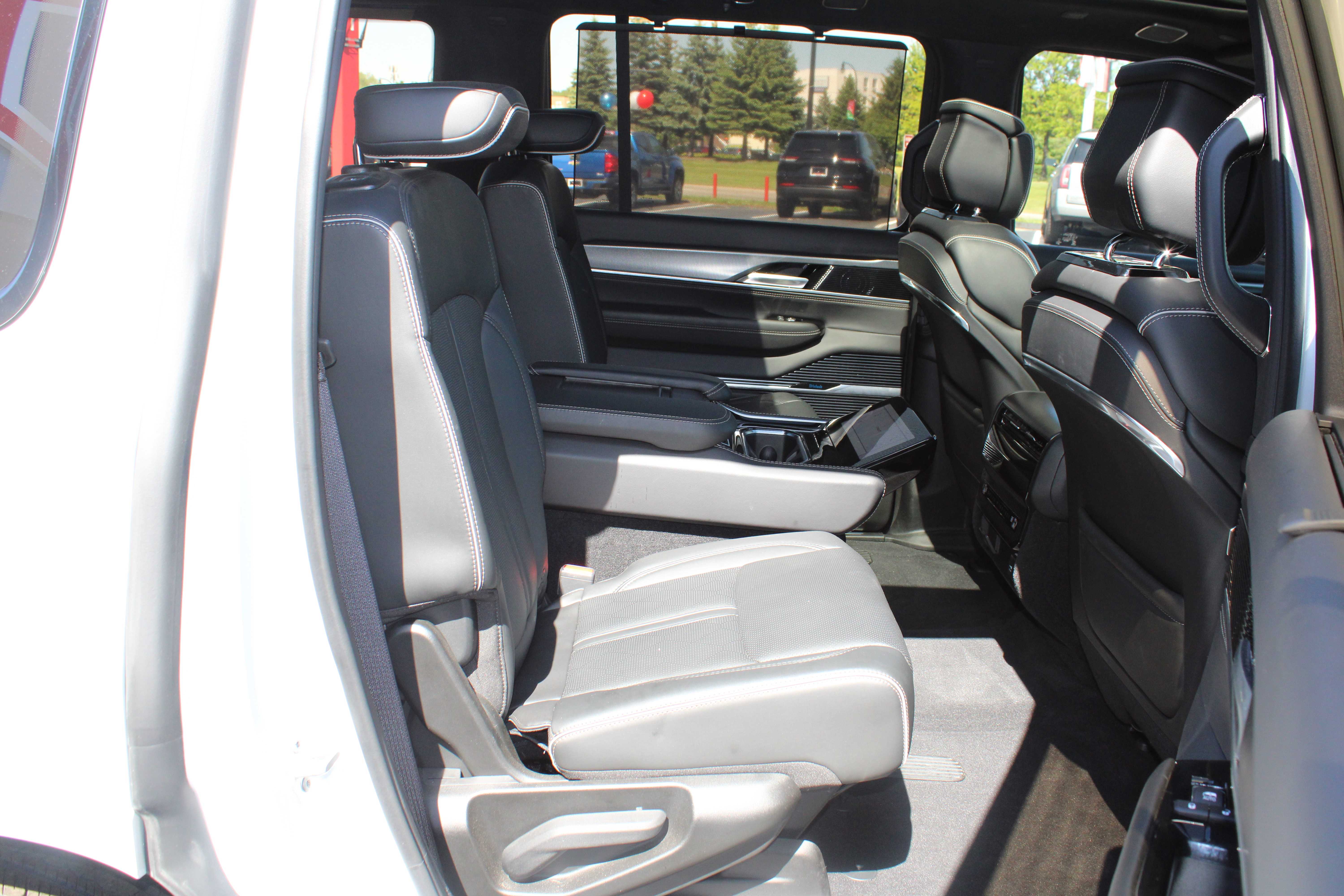 WHITE, 2022 JEEP GRAND WAGONEER Thumnail Image 33