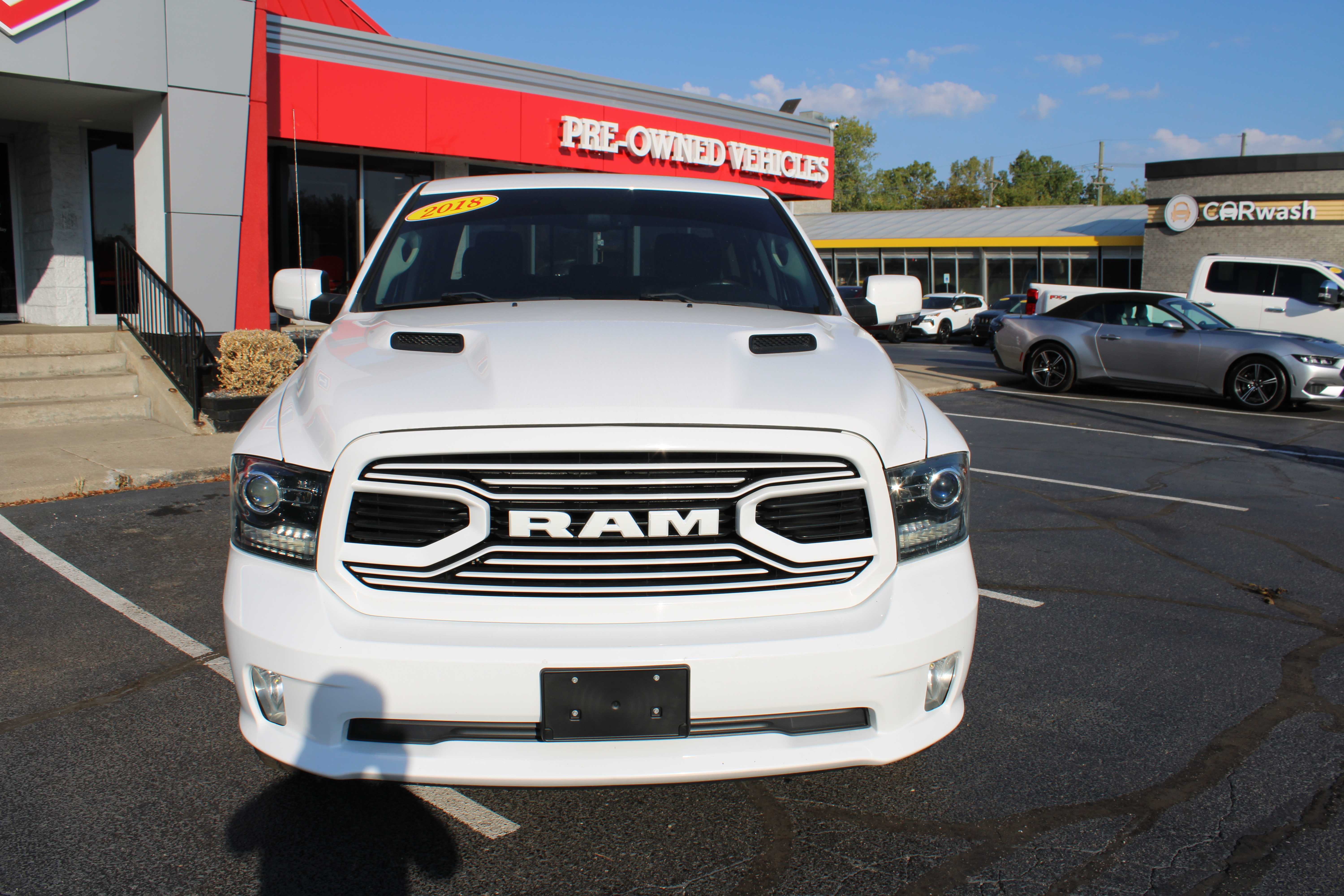 WHITE, 2018 RAM 1500 CREW CAB Thumnail Image 3