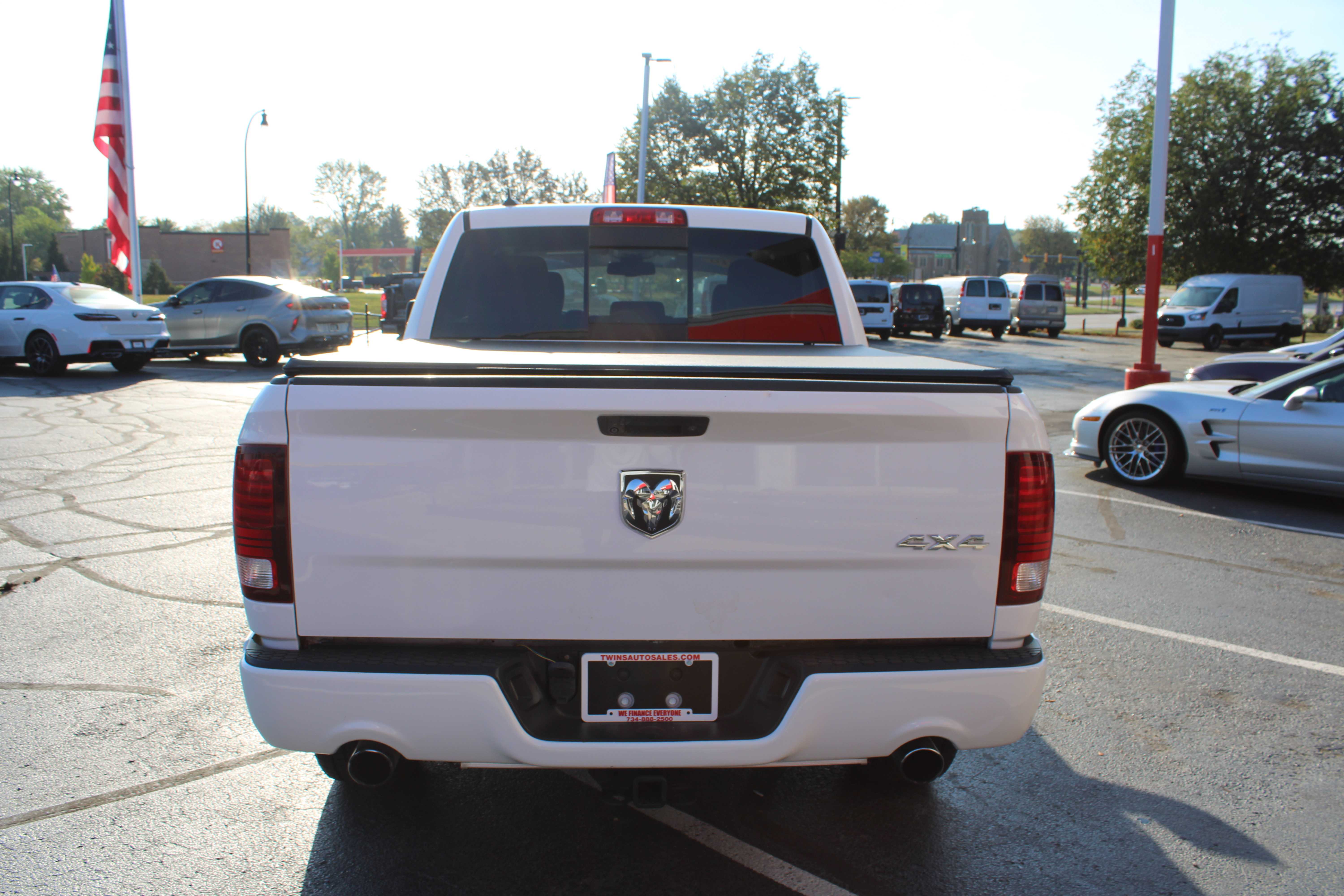 WHITE, 2018 RAM 1500 CREW CAB Thumnail Image 7