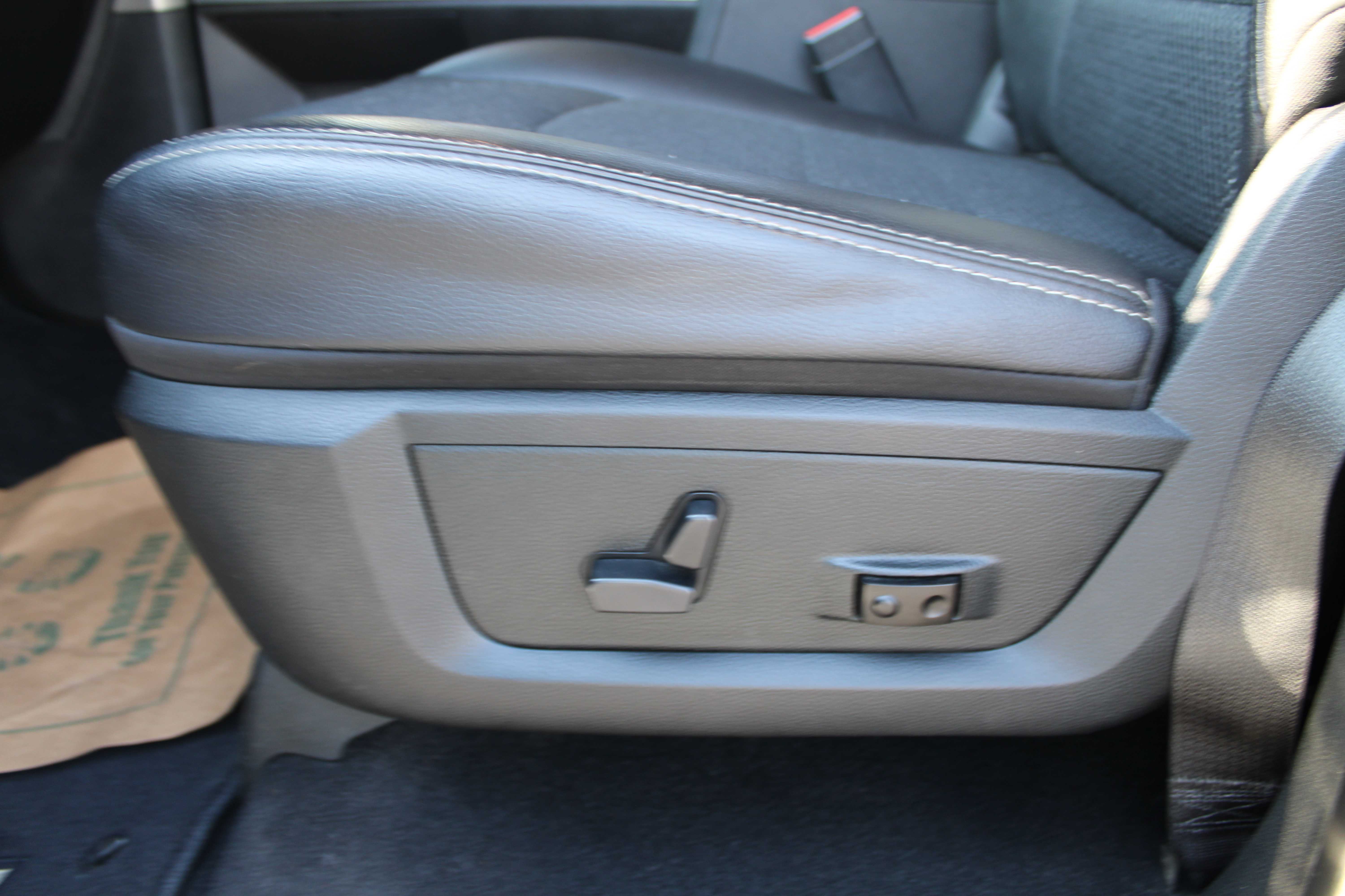 WHITE, 2018 RAM 1500 CREW CAB Thumnail Image 10
