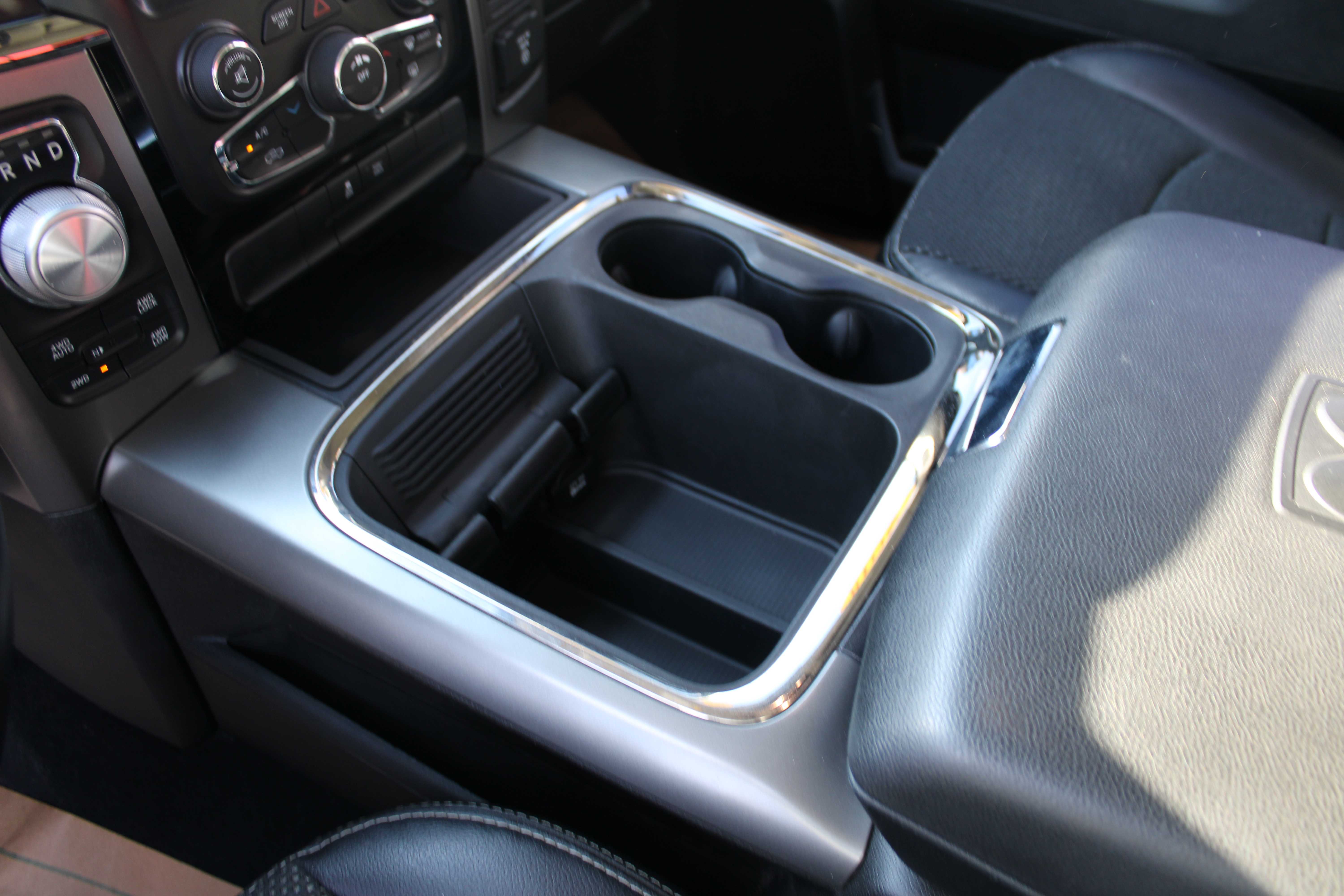 WHITE, 2018 RAM 1500 CREW CAB Thumnail Image 14