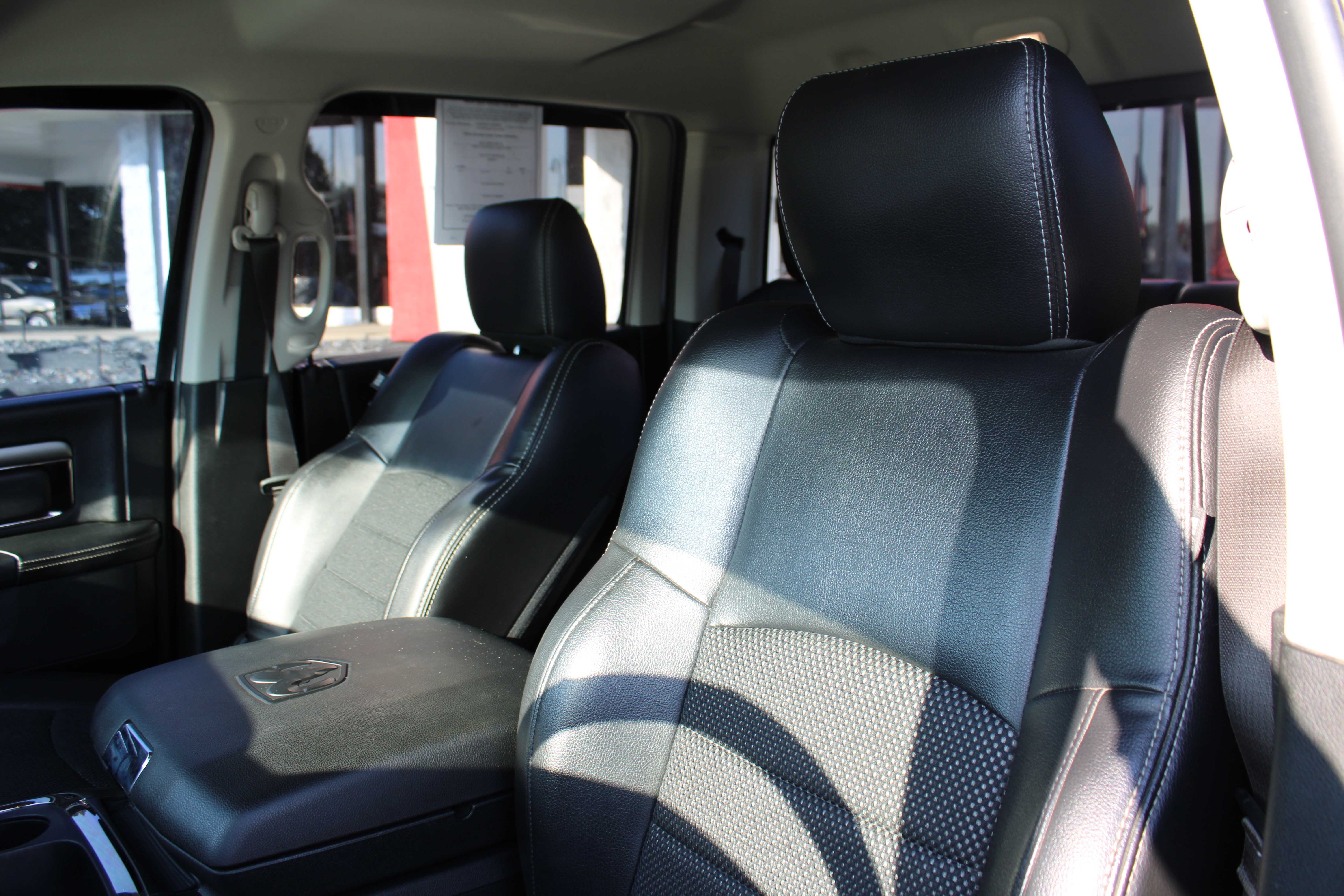 WHITE, 2018 RAM 1500 CREW CAB Thumnail Image 19