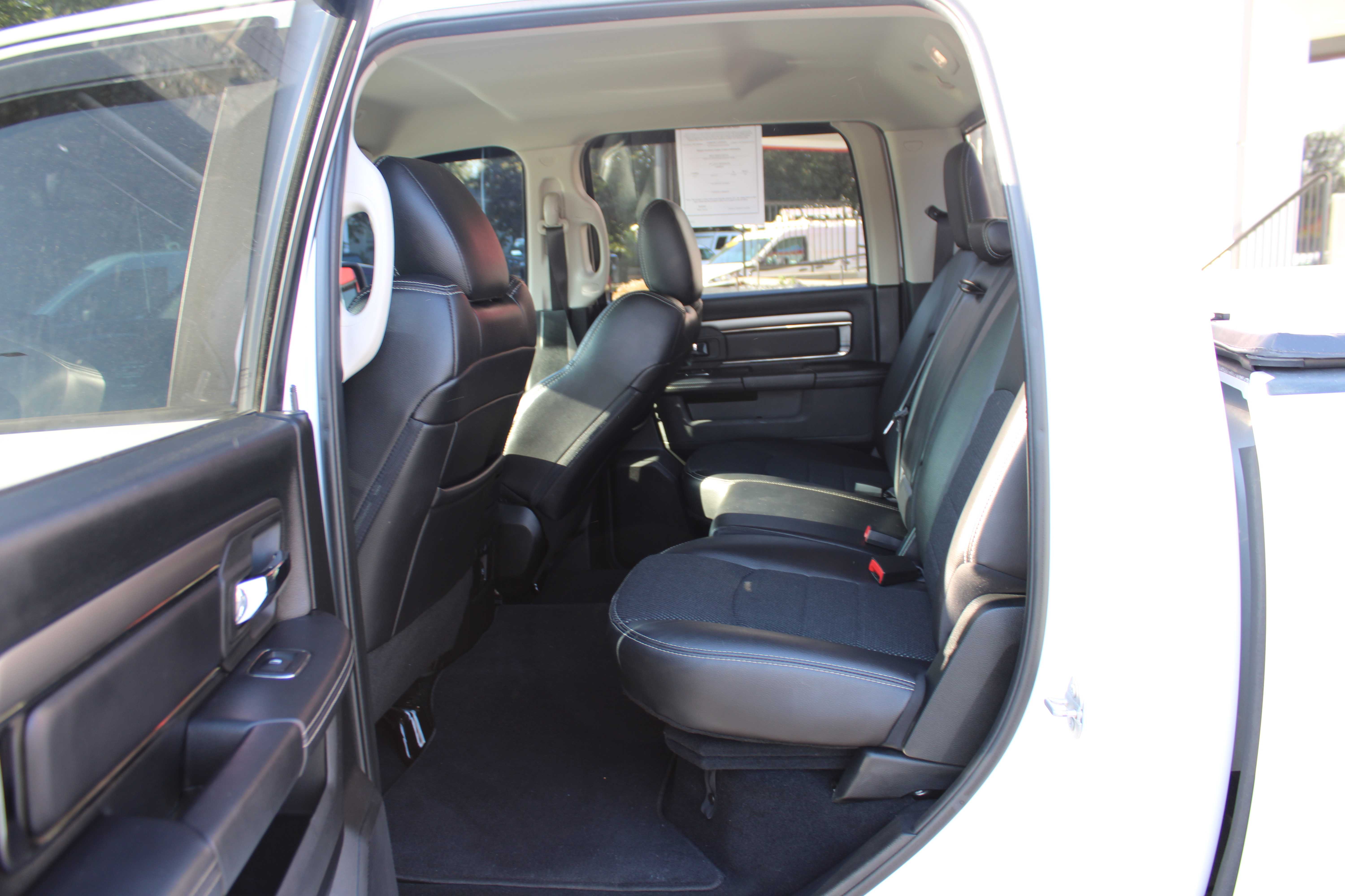 WHITE, 2018 RAM 1500 CREW CAB Thumnail Image 20