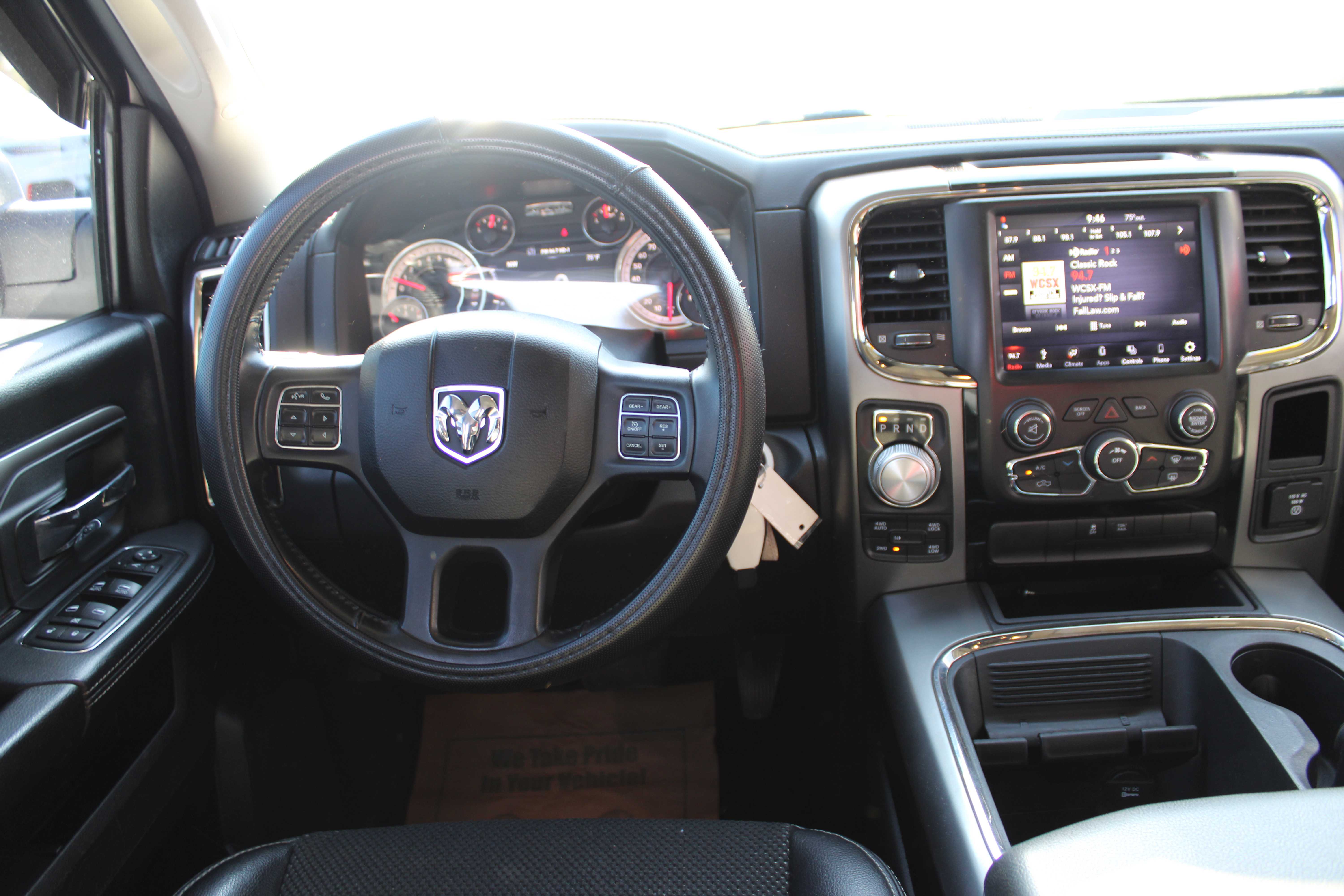 WHITE, 2018 RAM 1500 CREW CAB Thumnail Image 21