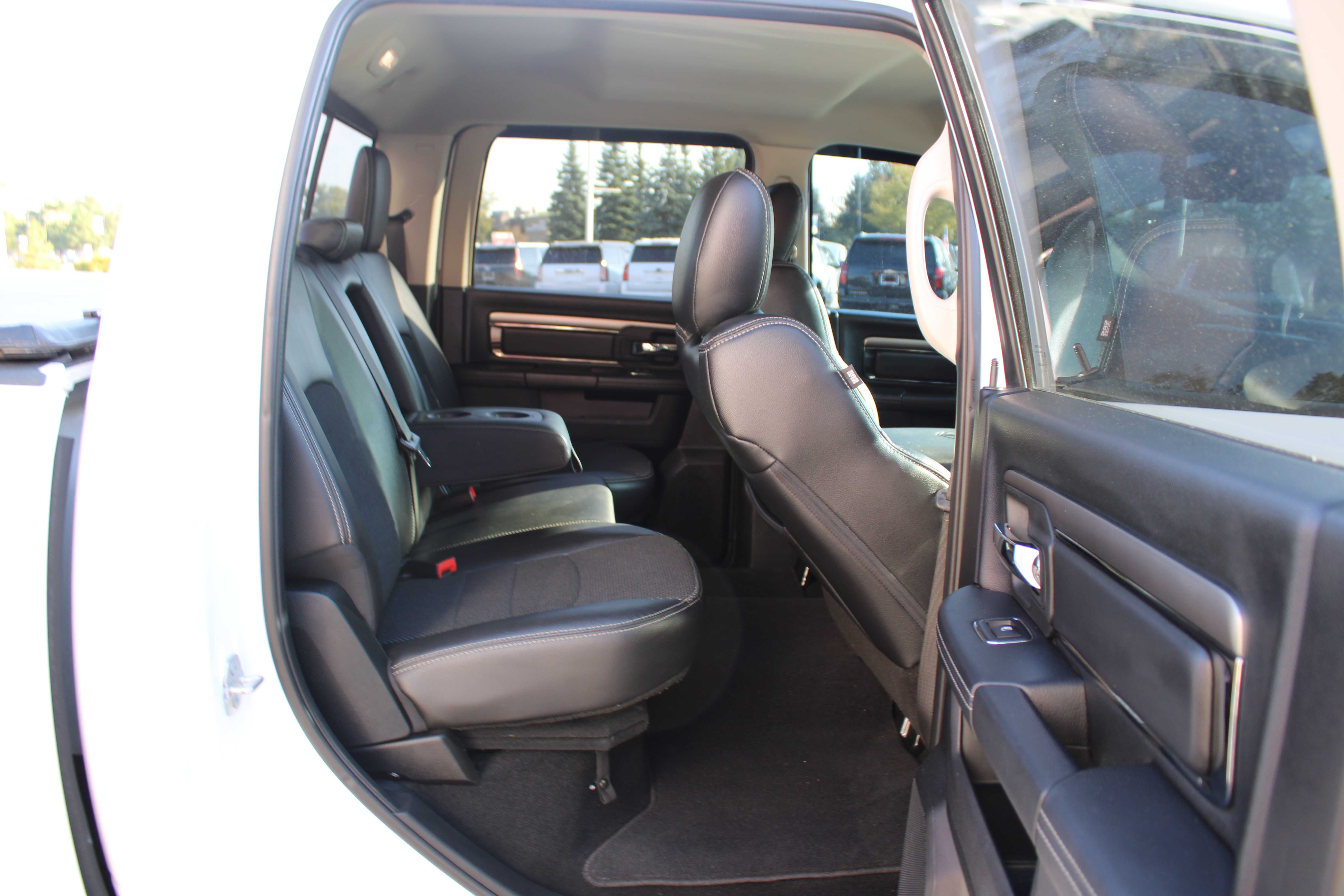 WHITE, 2018 RAM 1500 CREW CAB Thumnail Image 22