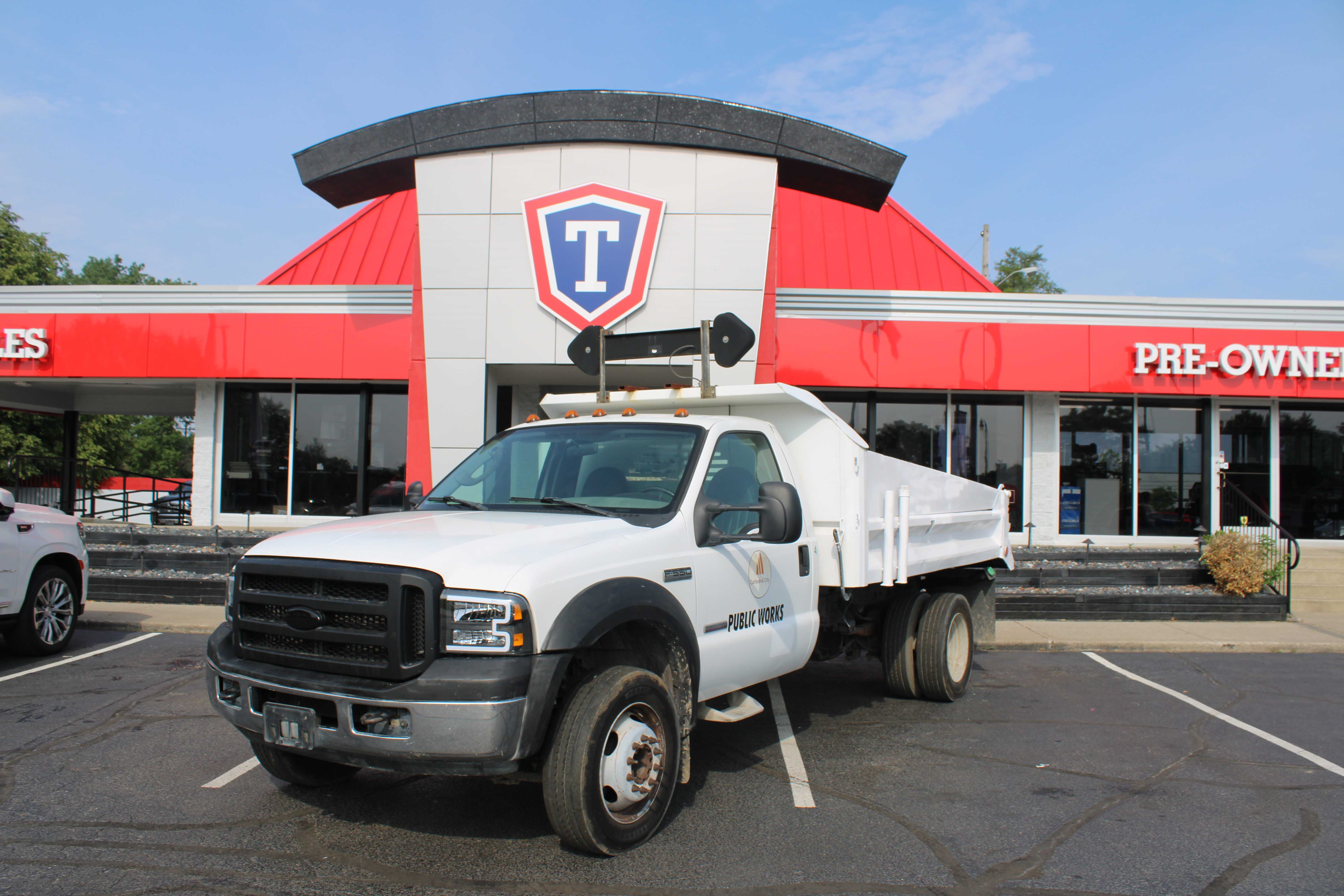 WHITE, 2007 FORD F550 SUPER DUTY REGULAR CAB & CHASSIS Image 