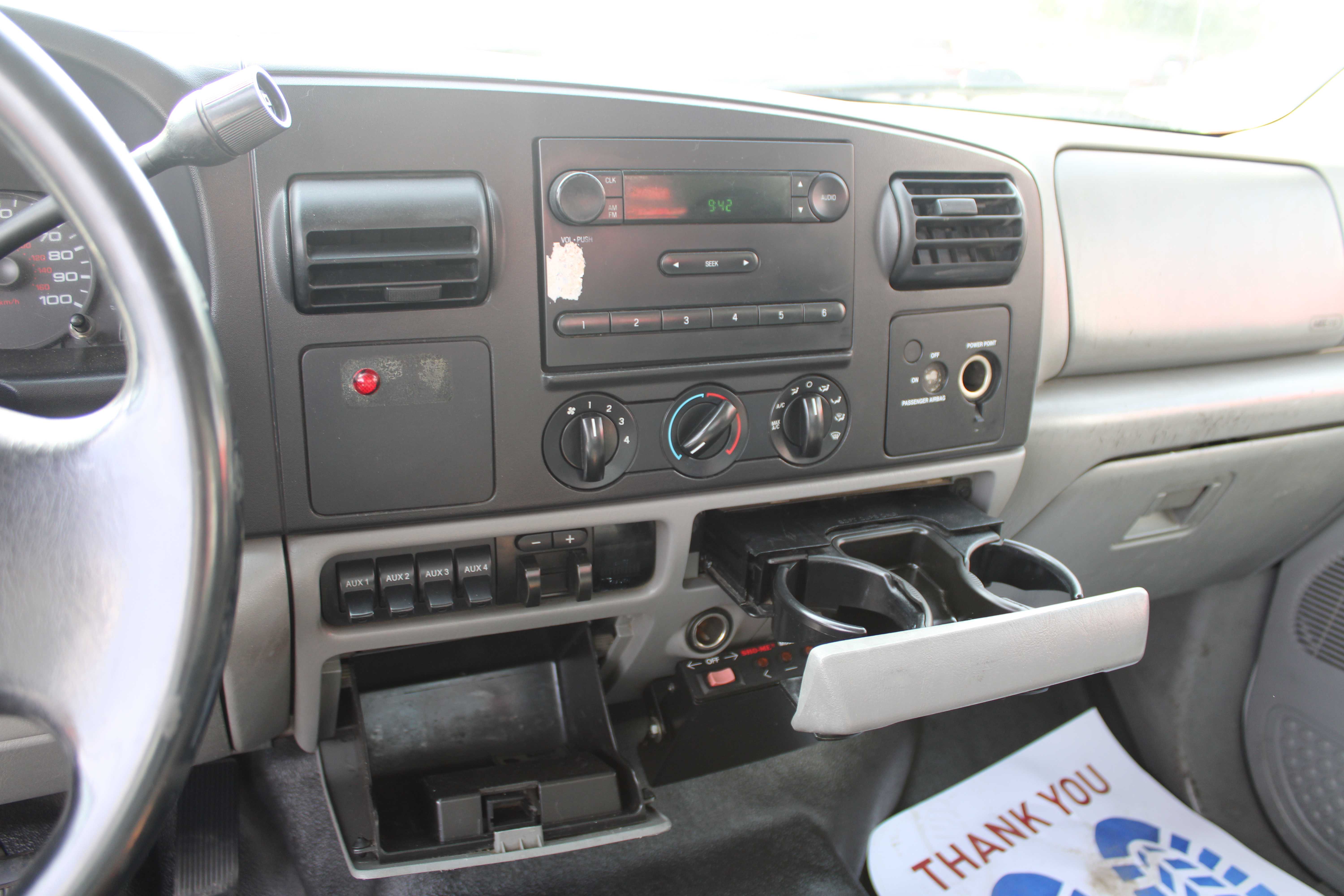 WHITE, 2007 FORD F550 SUPER DUTY REGULAR CAB & CHASSIS Thumnail Image 9