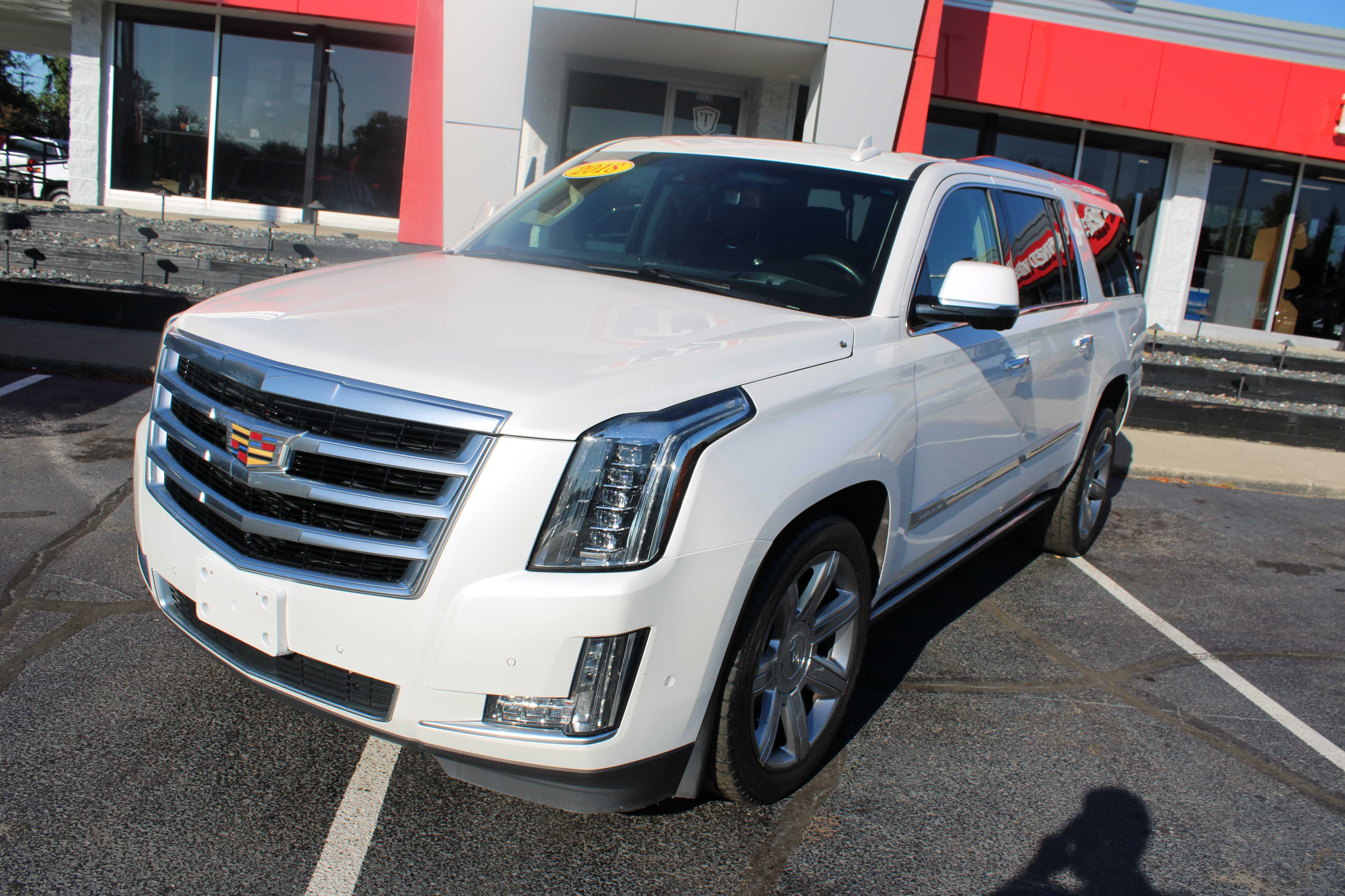 WHITE, 2018 CADILLAC ESCALADE ESV Thumnail Image 2