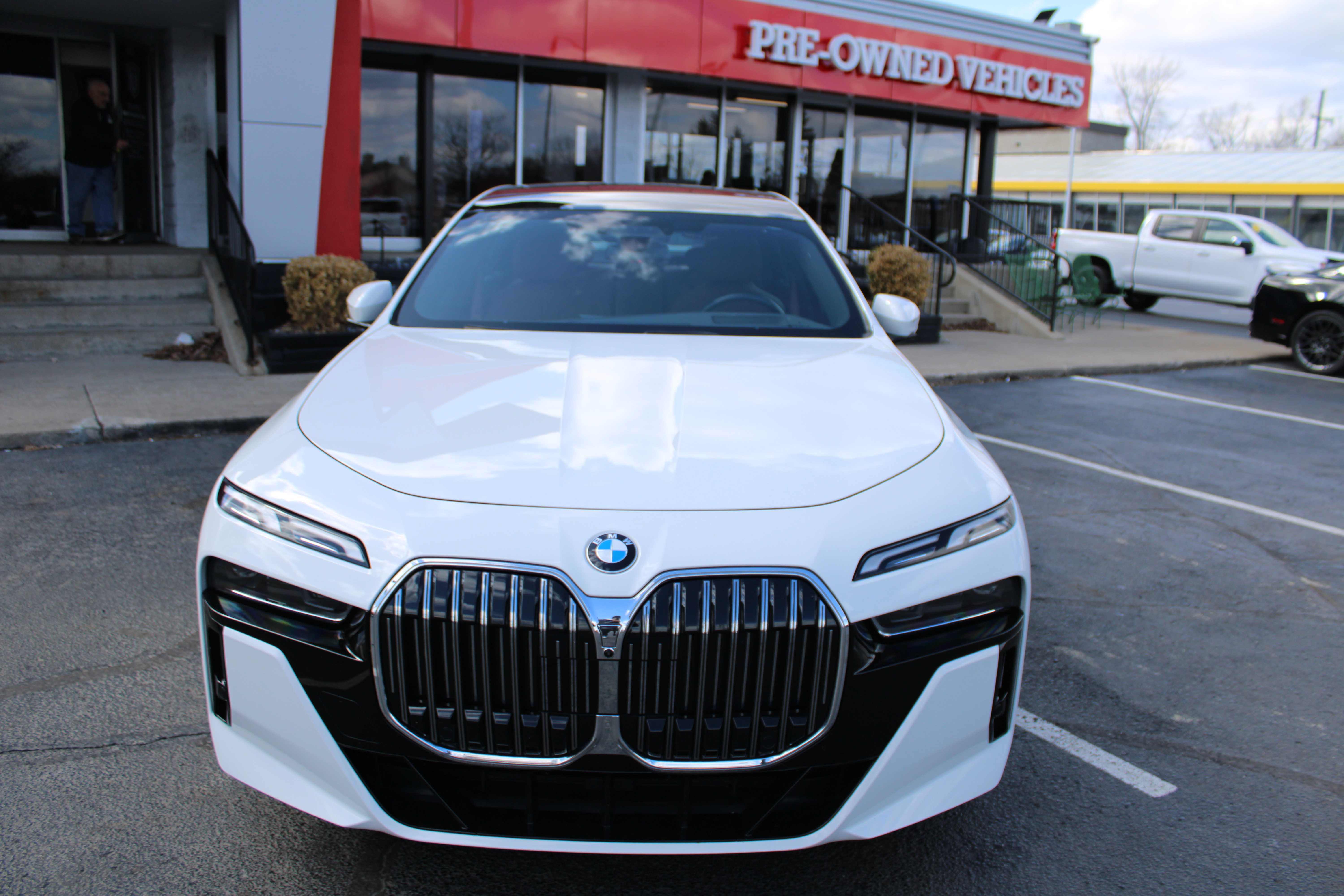 WHITE, 2023 BMW 7 SERIES Thumnail Image 3
