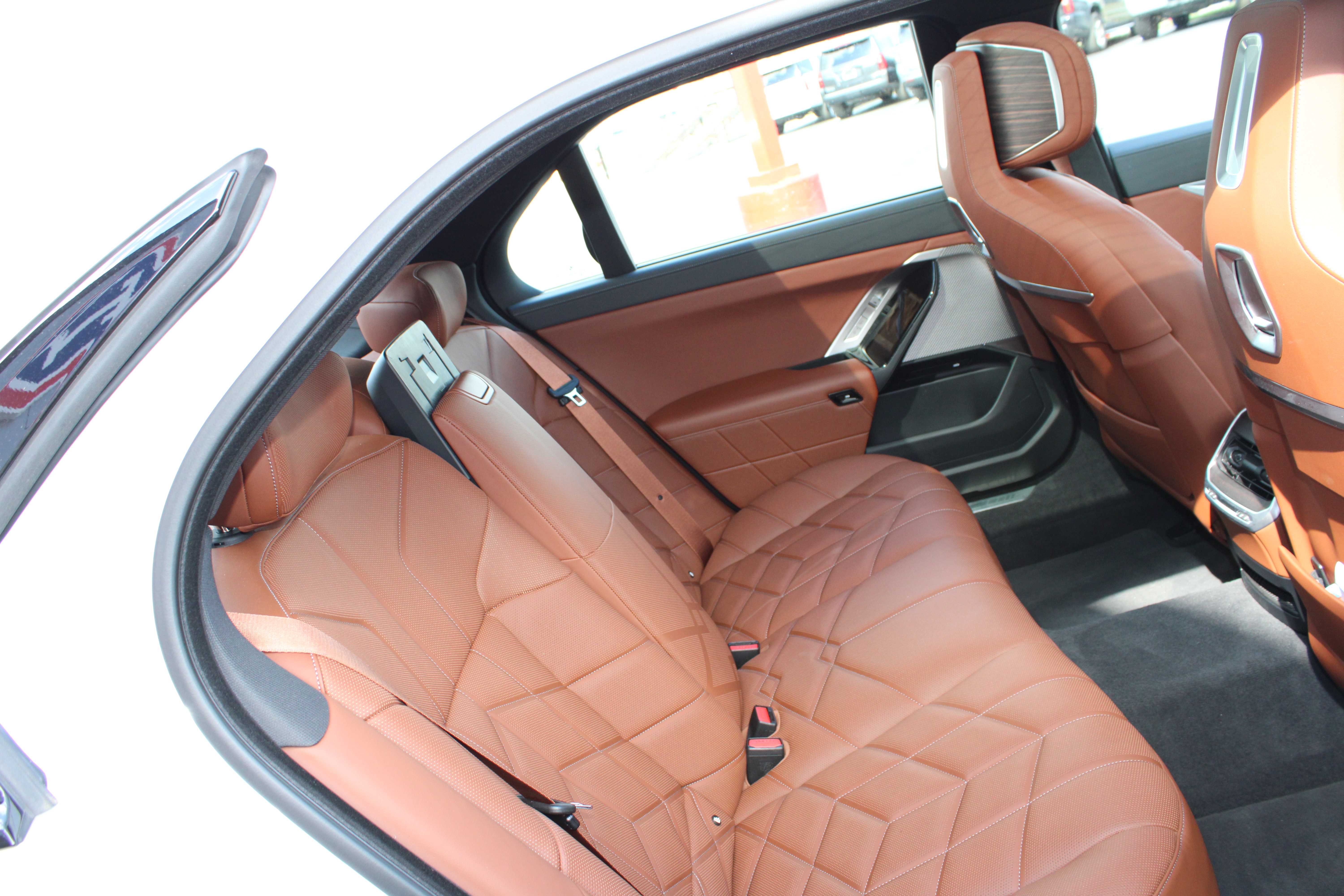 WHITE, 2023 BMW 7 SERIES Thumnail Image 15